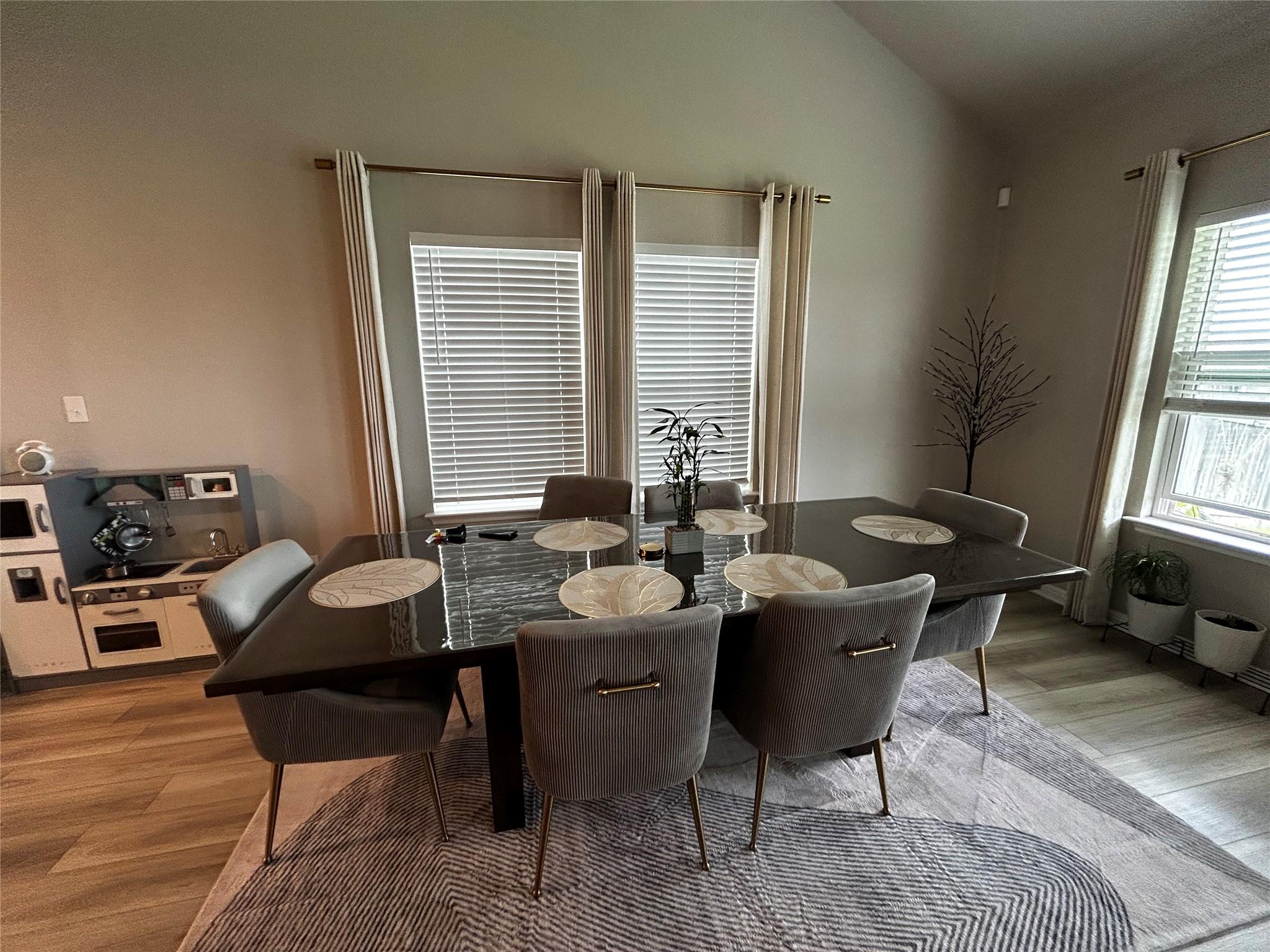 300 Wind Trl, Hutto, TX 78634