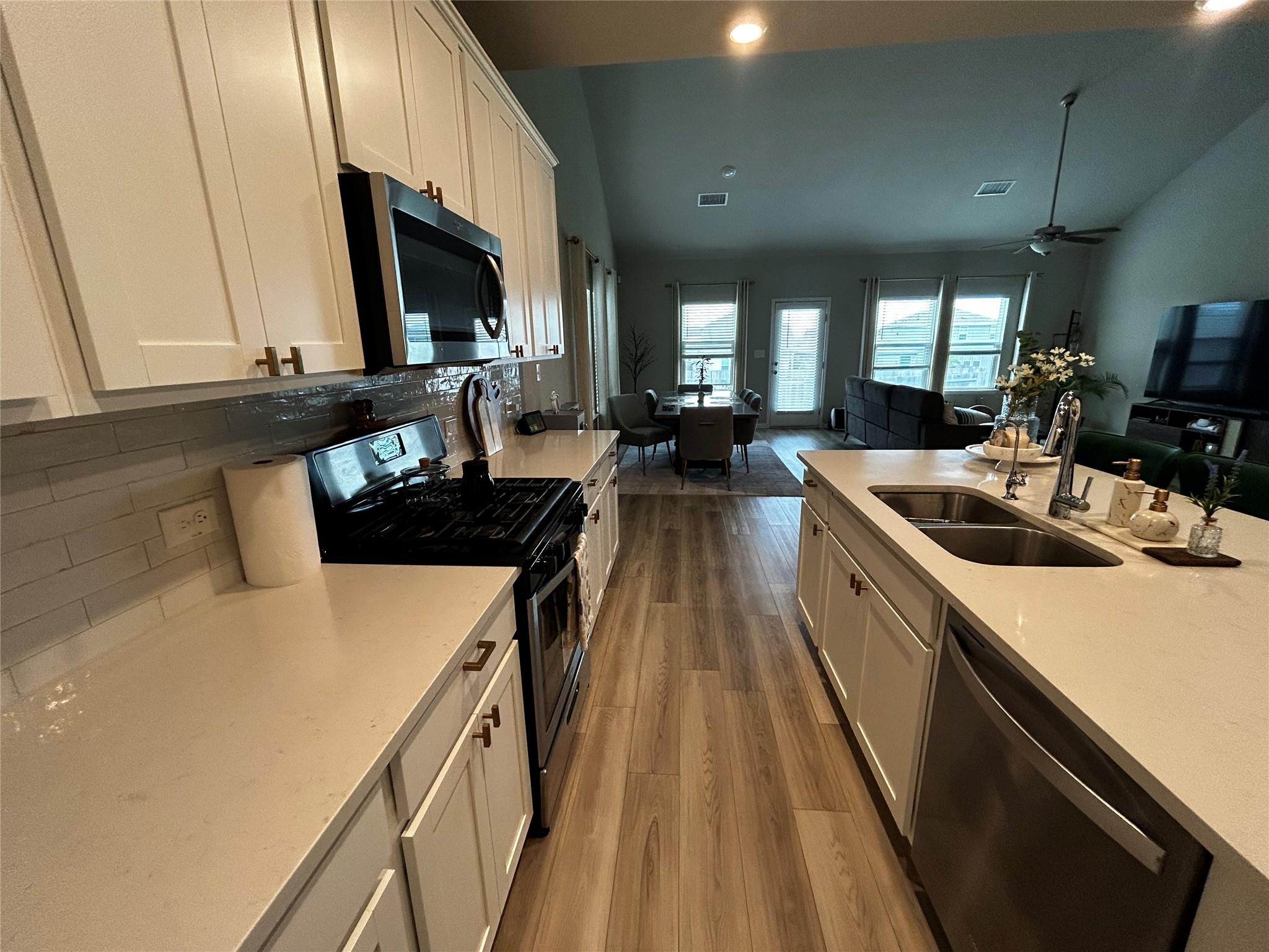 300 Wind Trl, Hutto, TX 78634