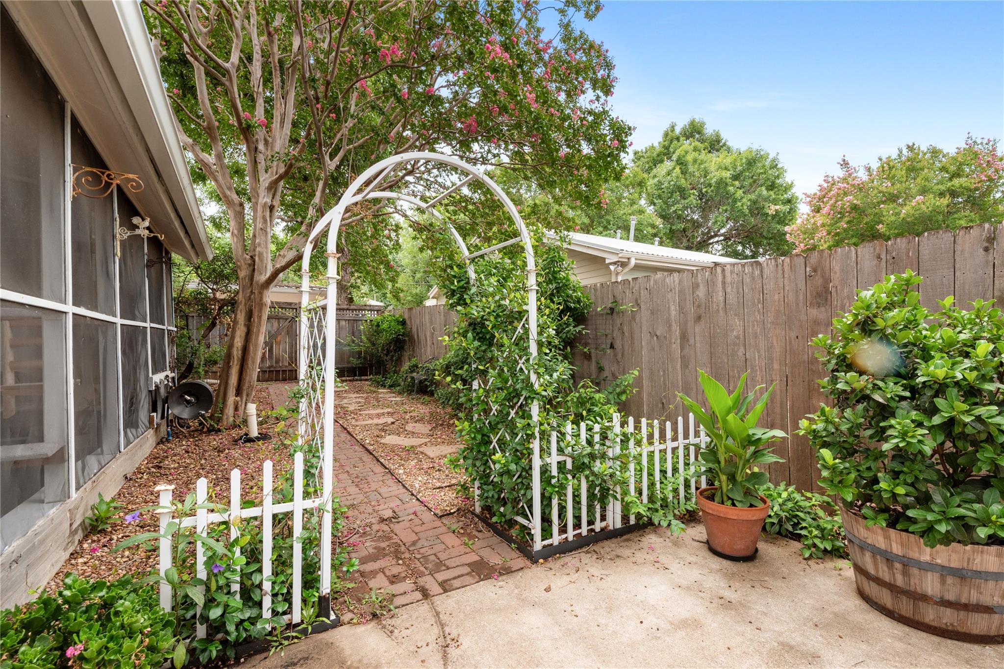 2206 Newfield Ln, Austin, TX 78703