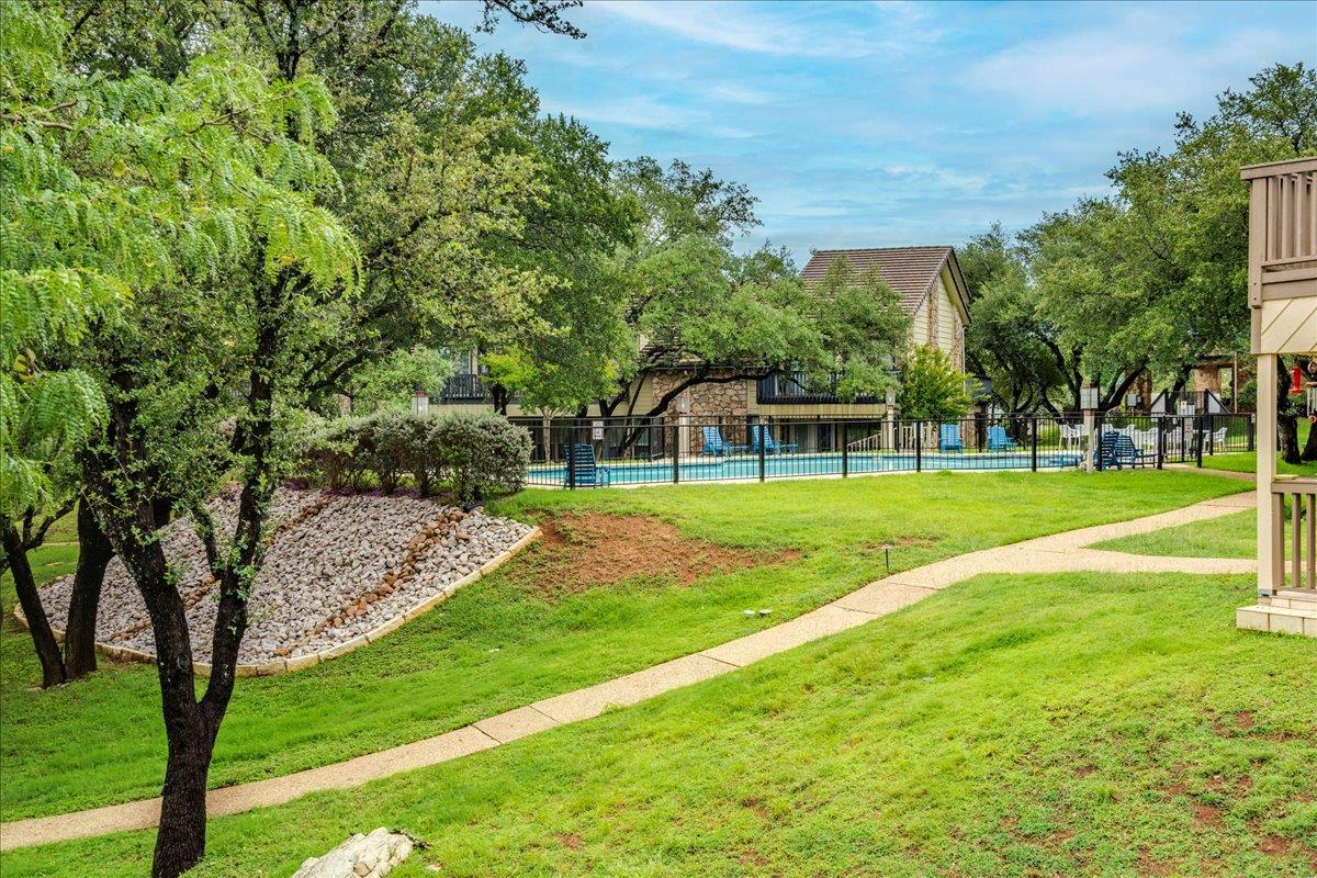 501 Highlands Blvd # 13, Horseshoe Bay, TX 78657