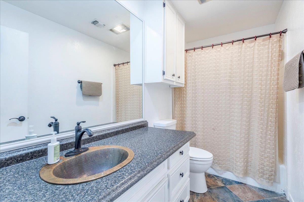 501 Highlands Blvd # 13, Horseshoe Bay, TX 78657