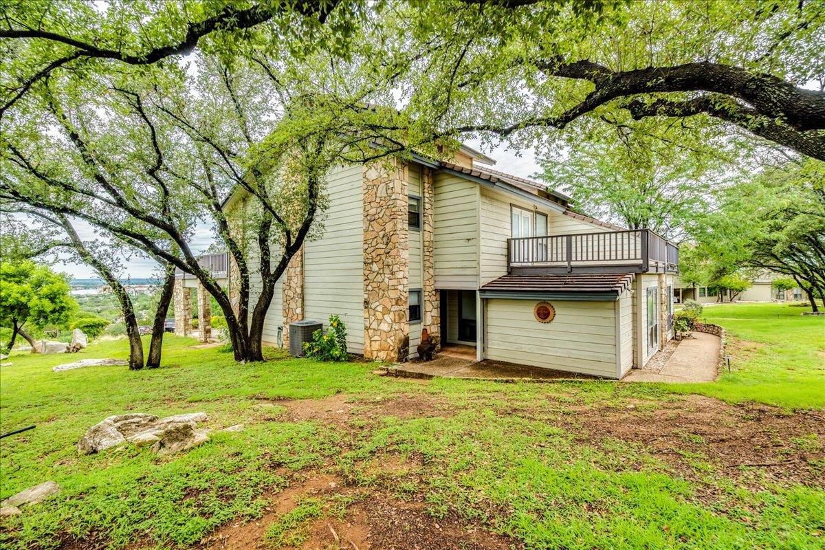 501 Highlands Blvd # 13, Horseshoe Bay, TX 78657