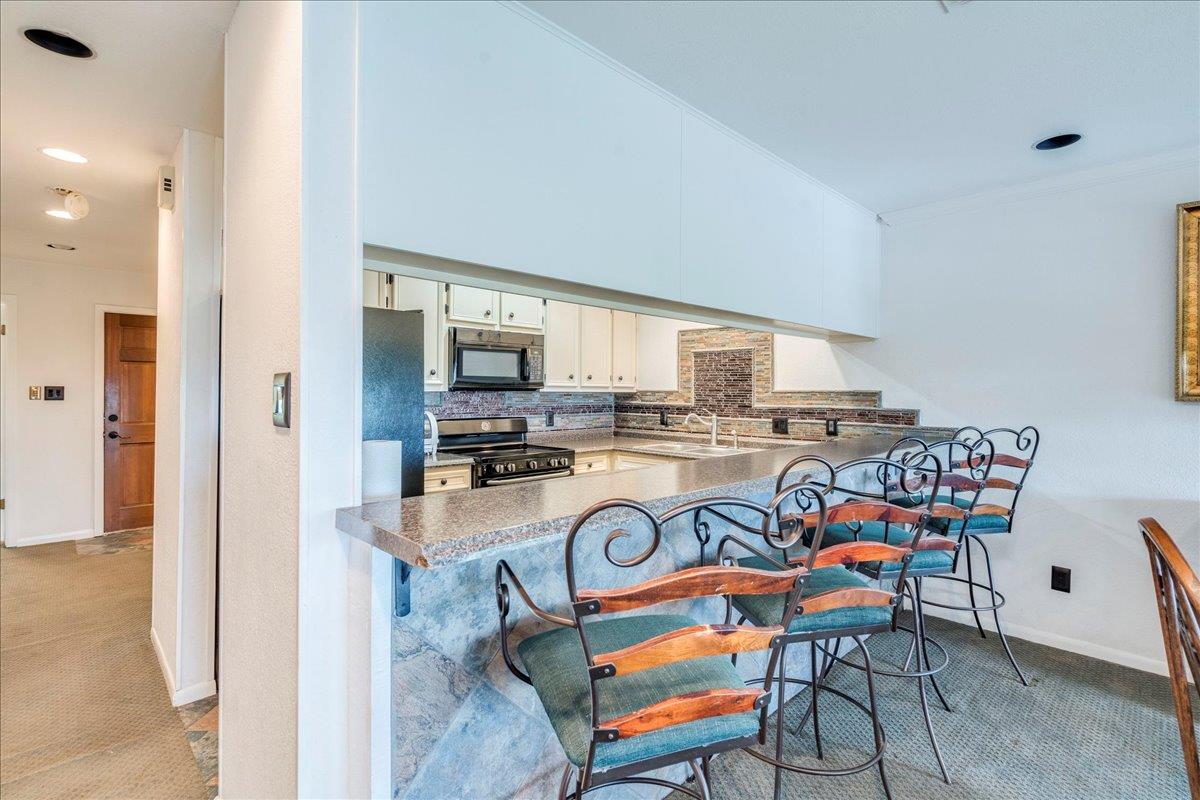 501 Highlands Blvd # 13, Horseshoe Bay, TX 78657