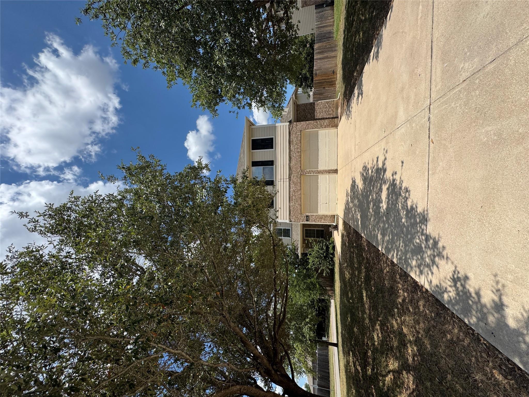 214 Winter St, Kyle, TX 78640