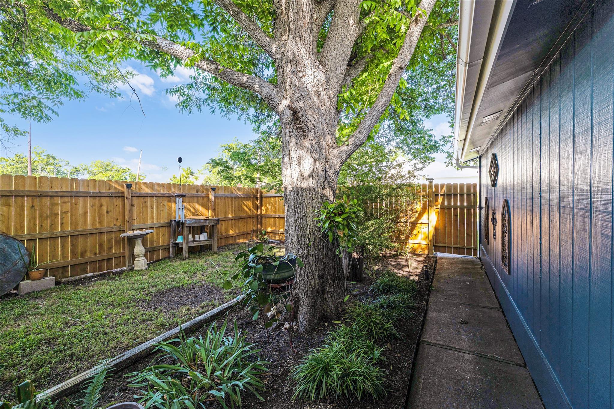 409 W Clark St, Bartlett, TX 76511