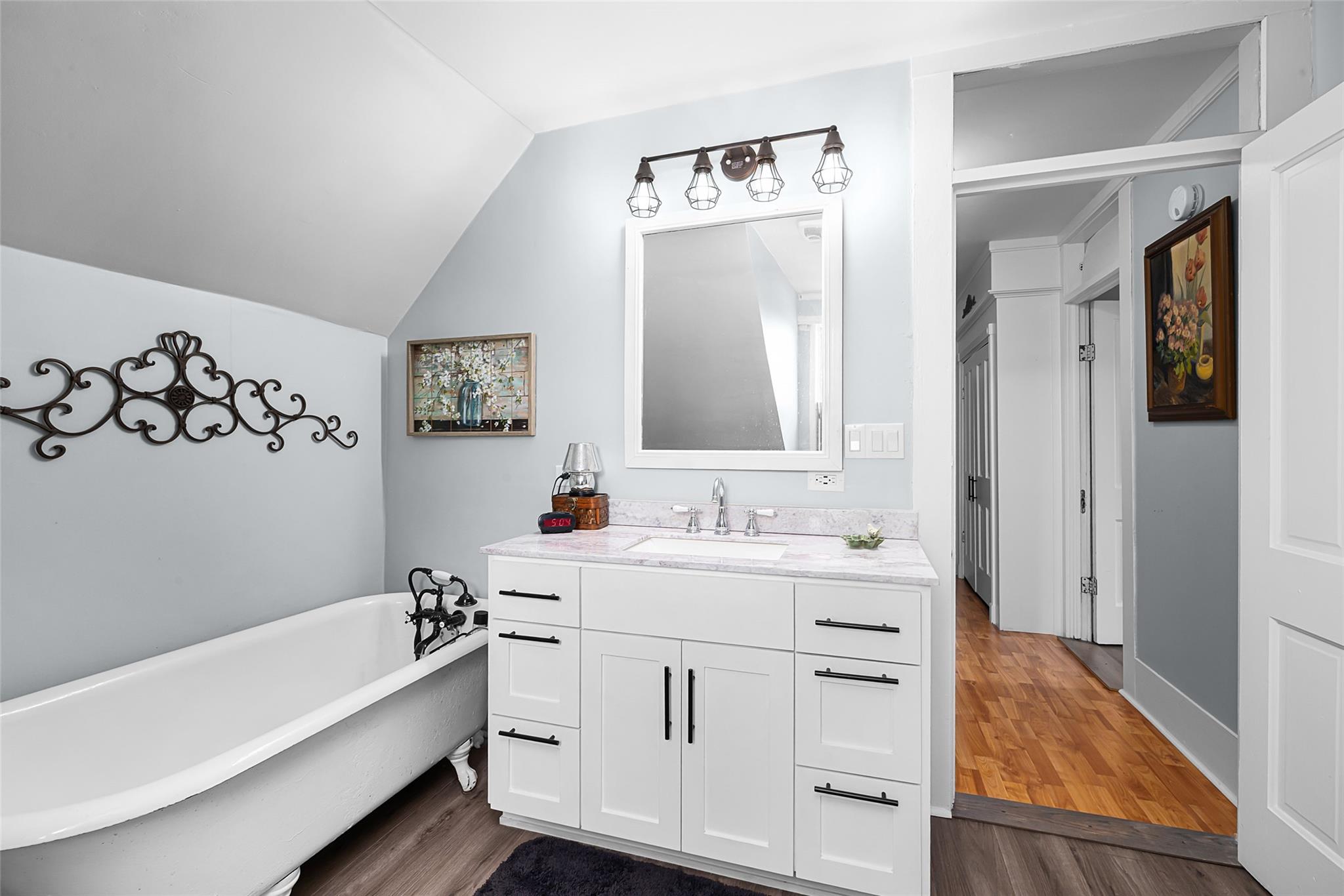 409 W Clark St, Bartlett, TX 76511