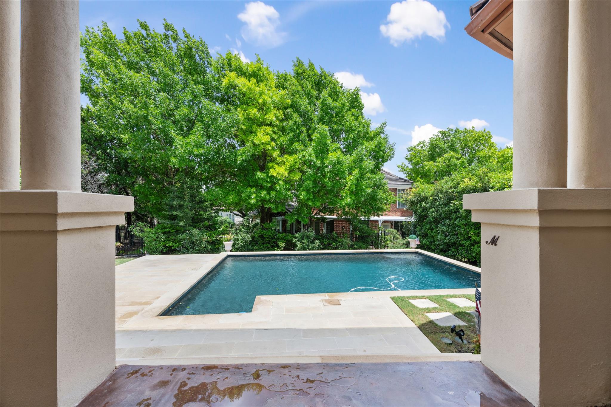 27 Autumn Oaks Dr, The Hills, TX 78738