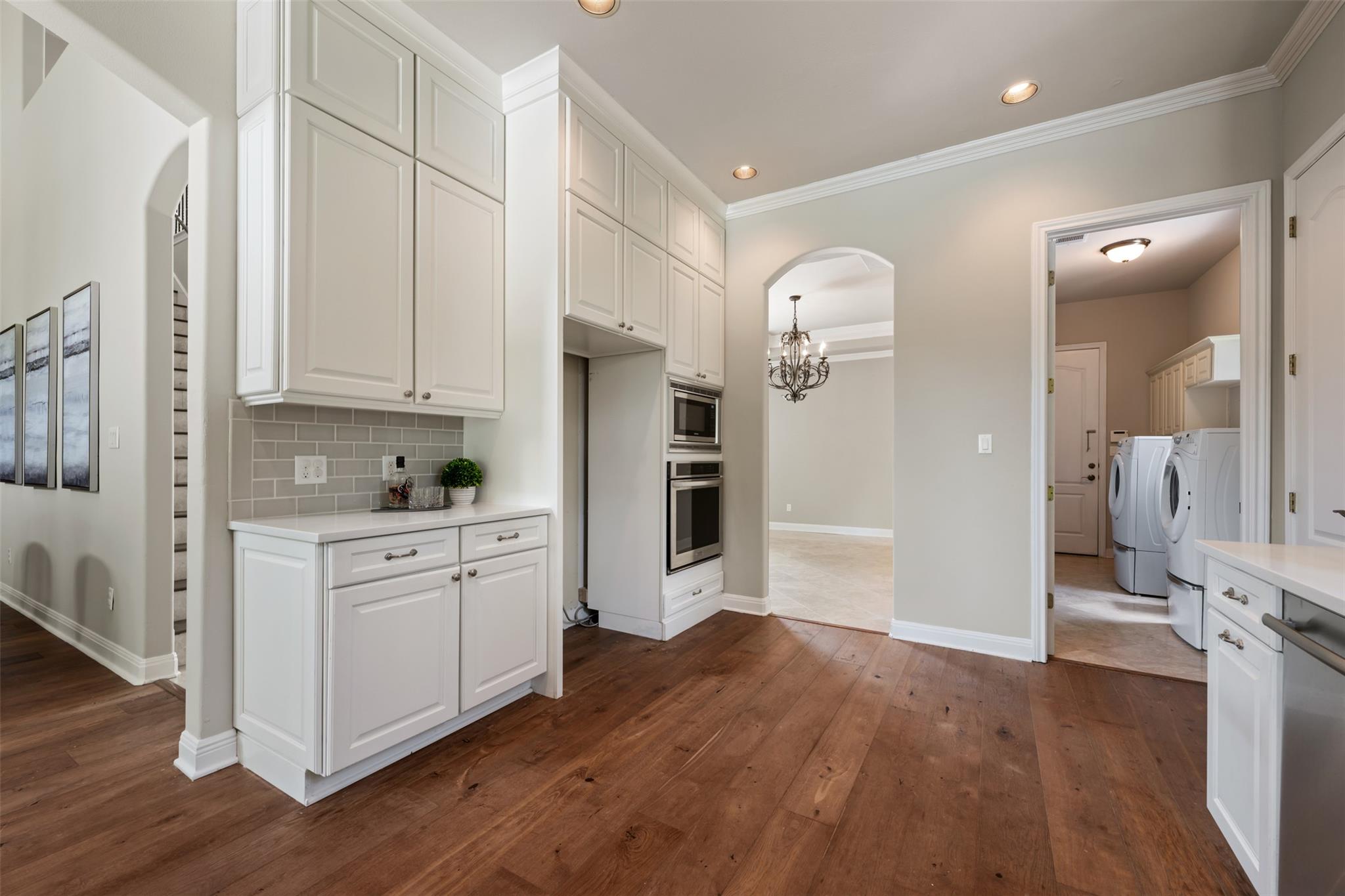 27 Autumn Oaks Dr, The Hills, TX 78738