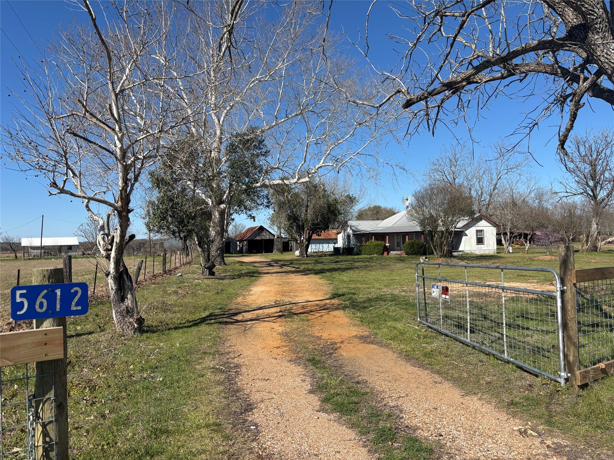 Smithville,  TX 78957