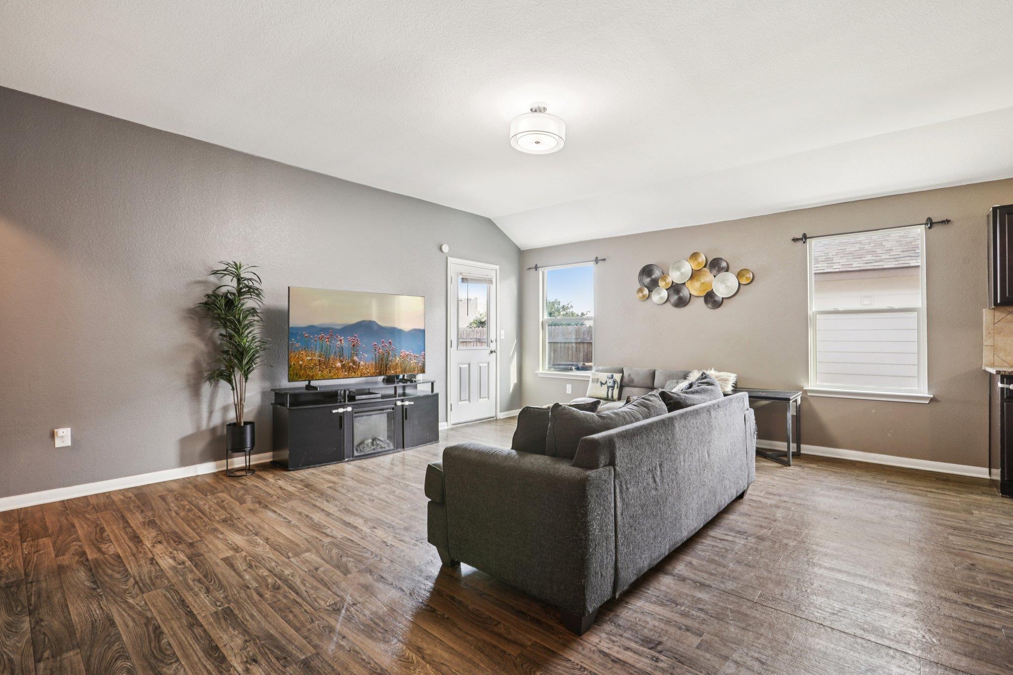 805 Red Tails Dr, Austin, TX 78725