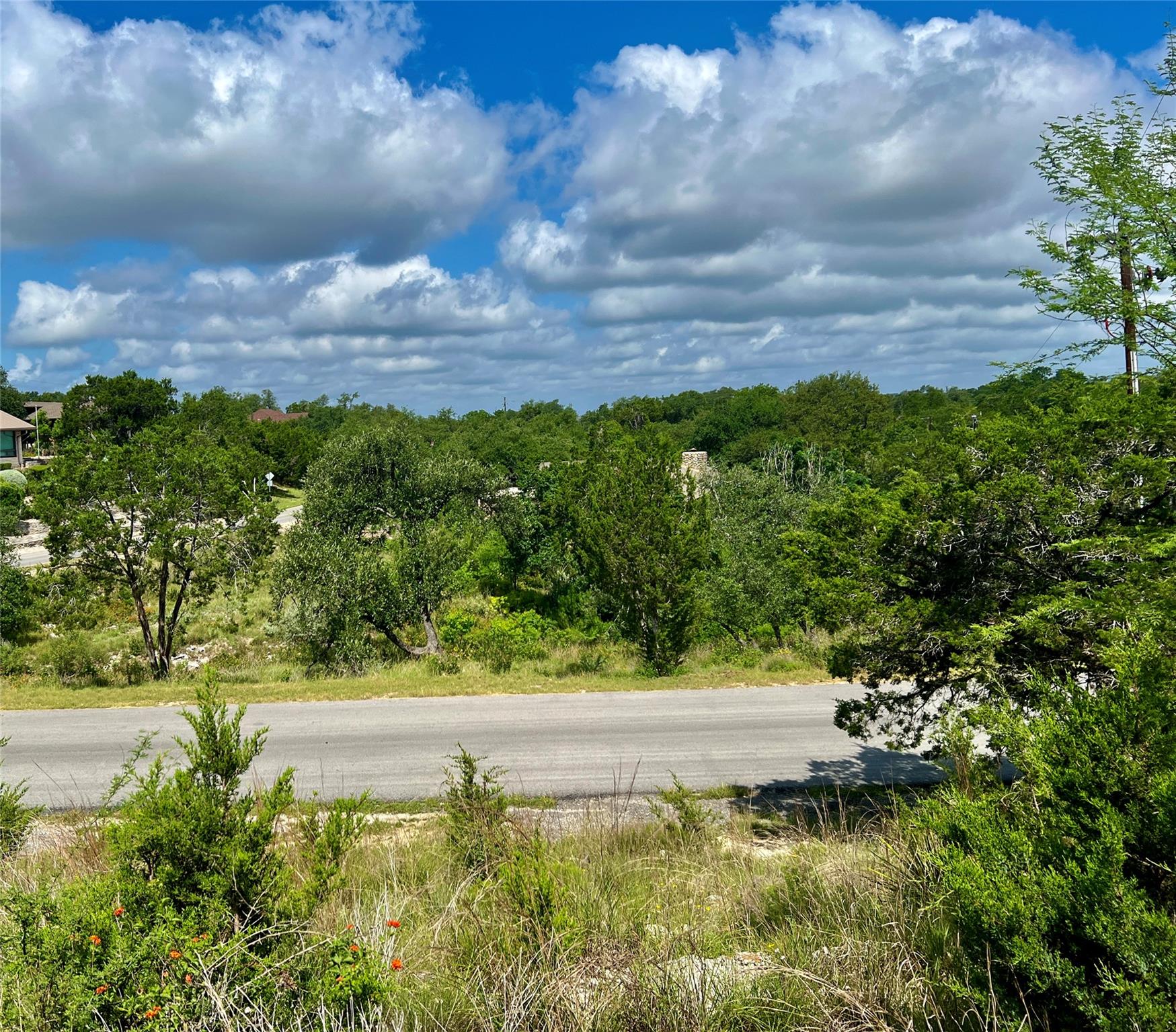 512 HIGHLANDER St, Lakeway, TX 78734