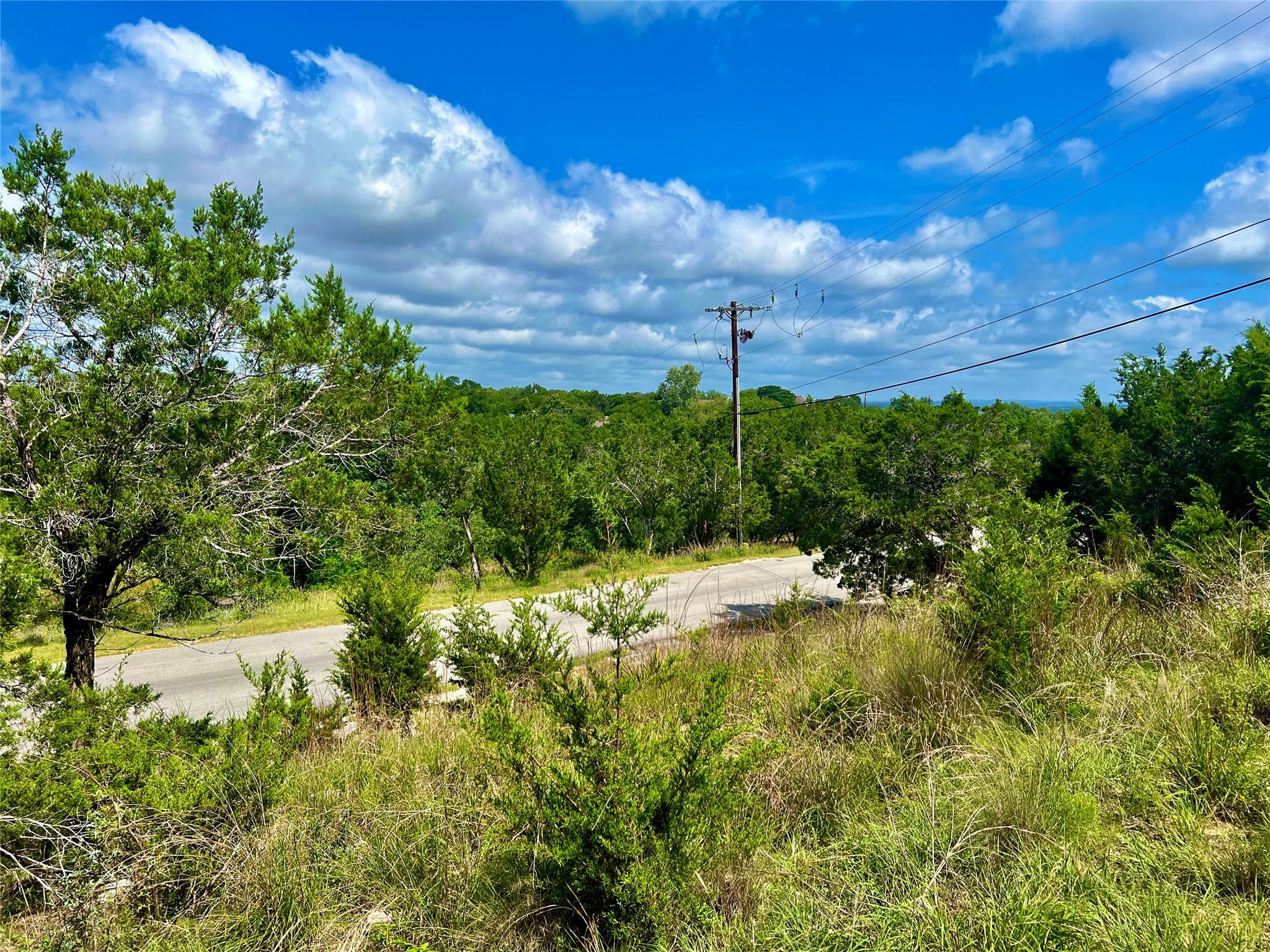 512 HIGHLANDER St, Lakeway, TX 78734