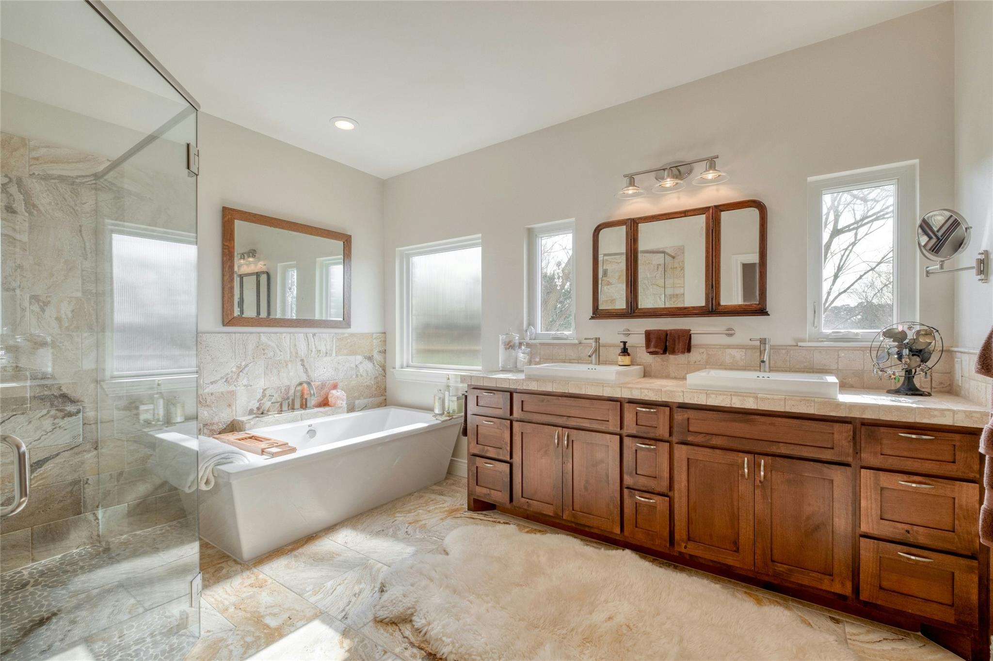 128 Bridle Ct, Bastrop, TX 78602