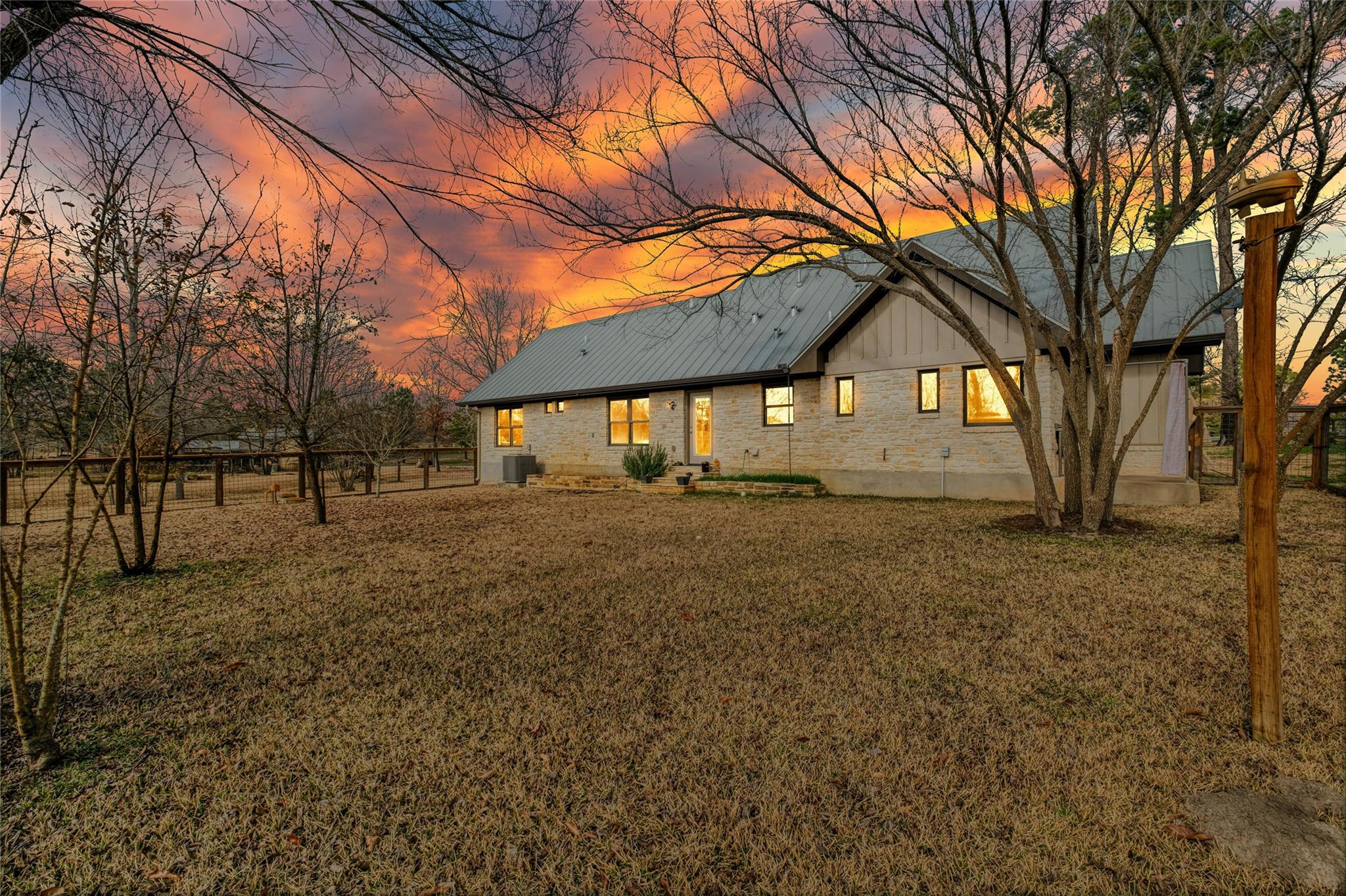 128 Bridle Ct, Bastrop, TX 78602