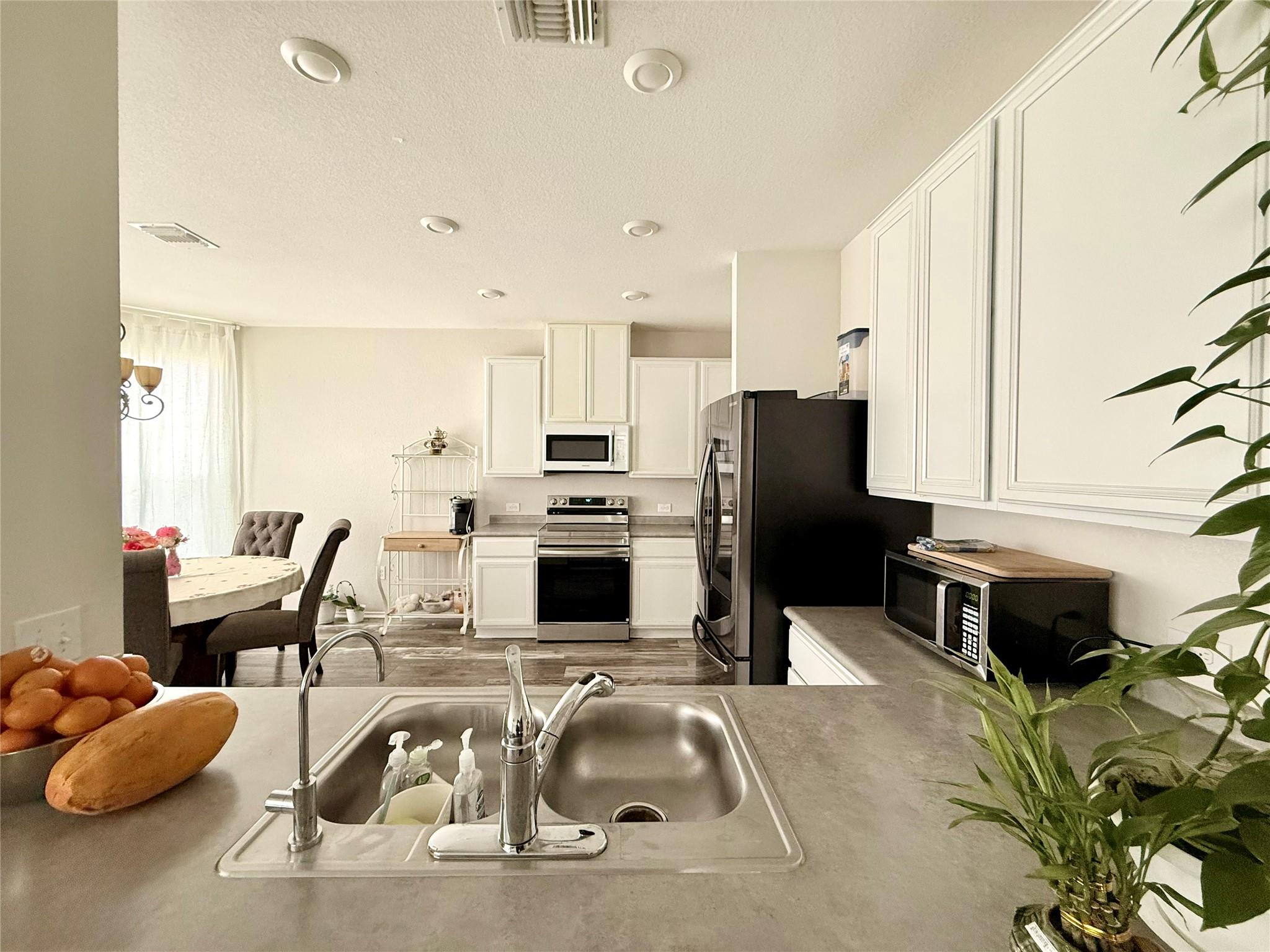 6805 Horseshoe Pond Dr, Del Valle, TX 78617