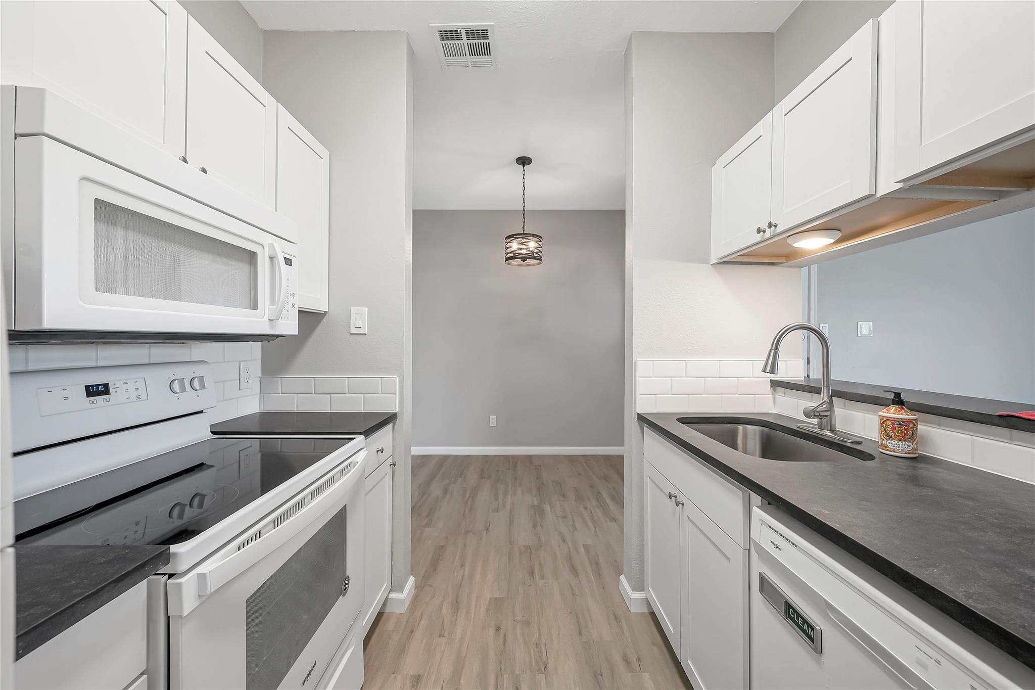 12166 Metric Blvd # 2011, Austin, TX 78758