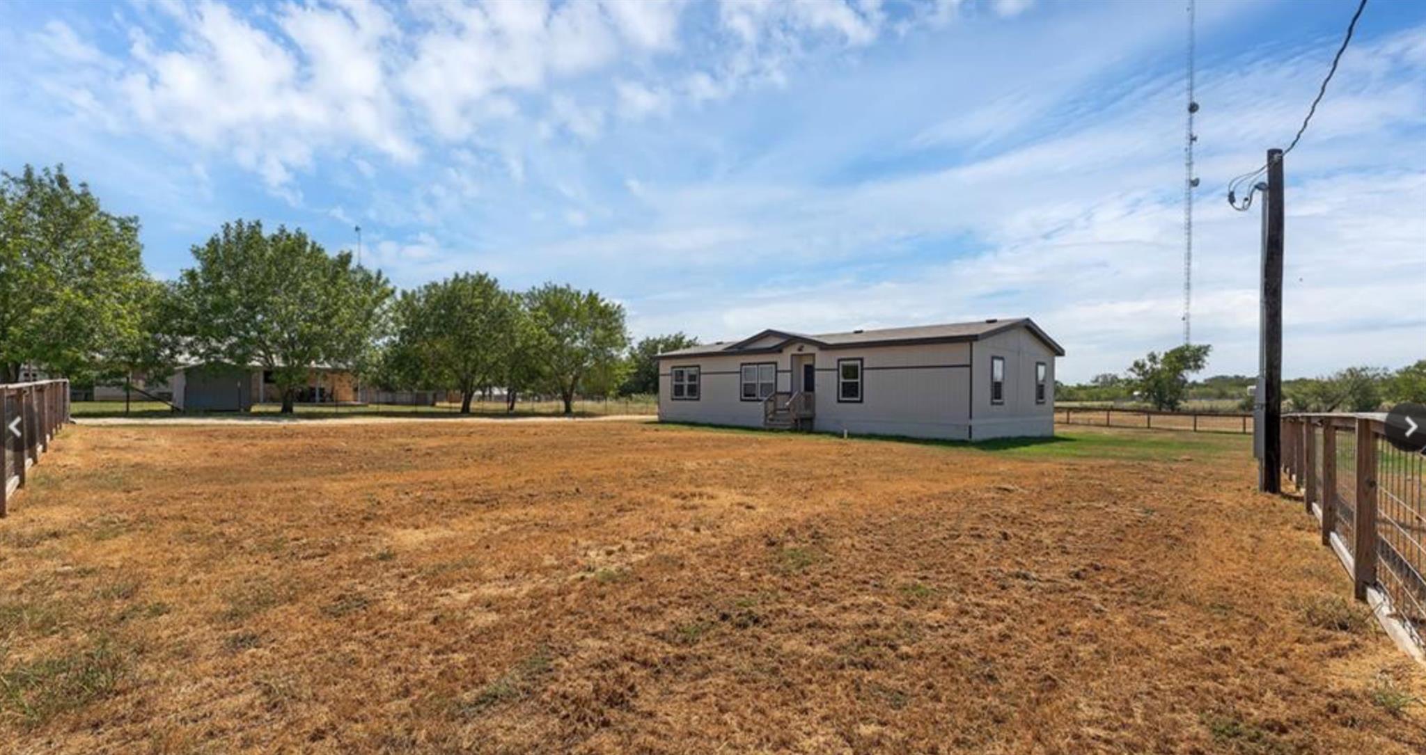 402 Free Timber Ln, Stockdale, TX 78160