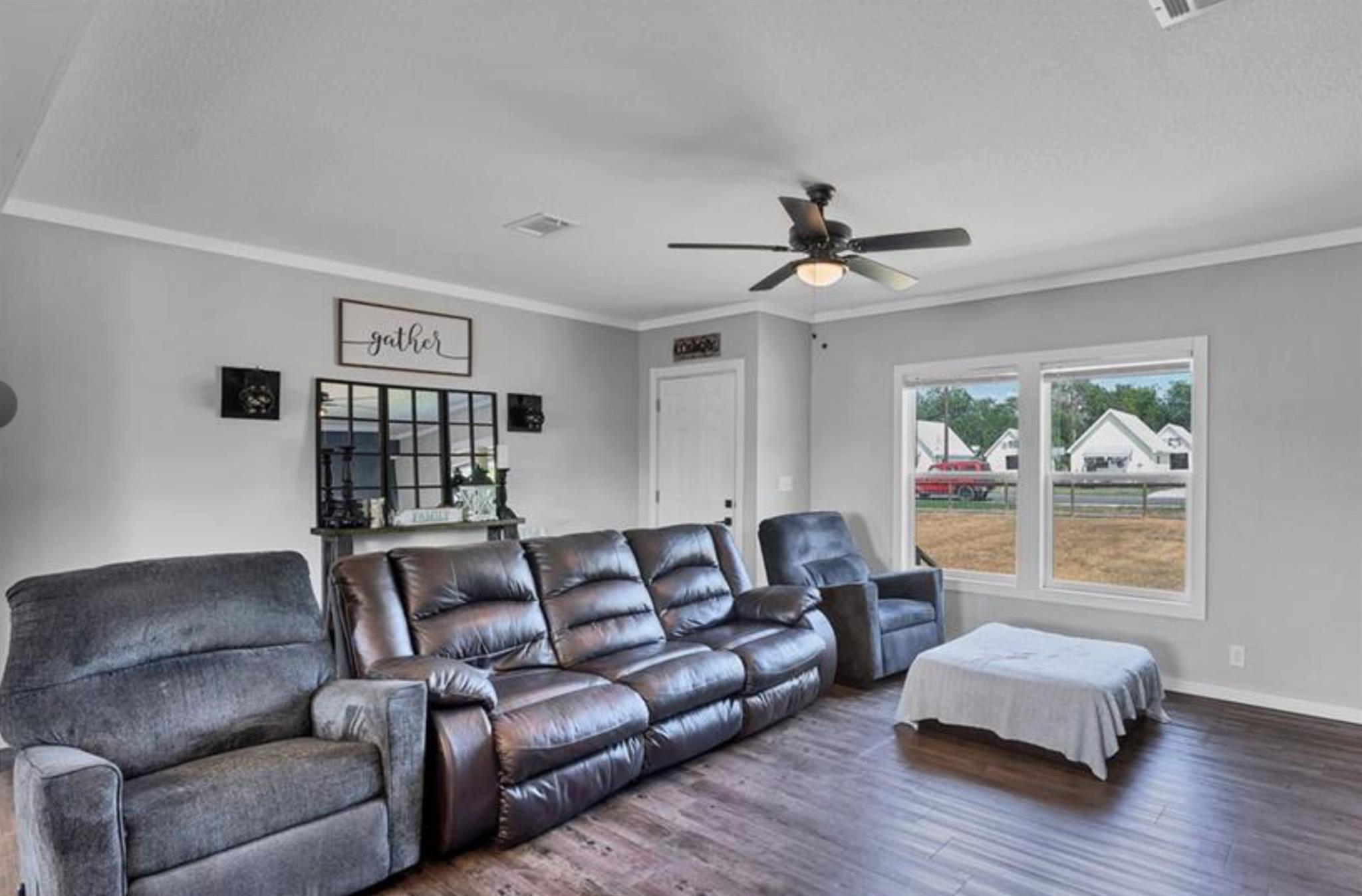 402 Free Timber Ln, Stockdale, TX 78160