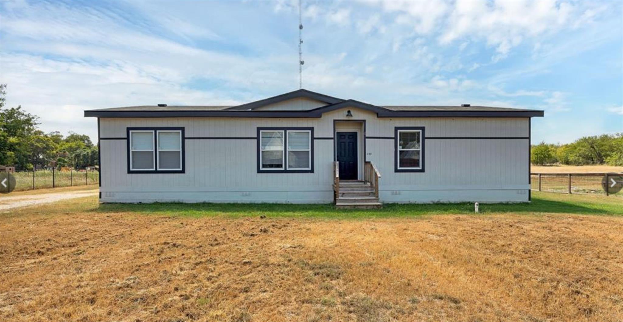 402 Free Timber Ln, Stockdale, TX 78160