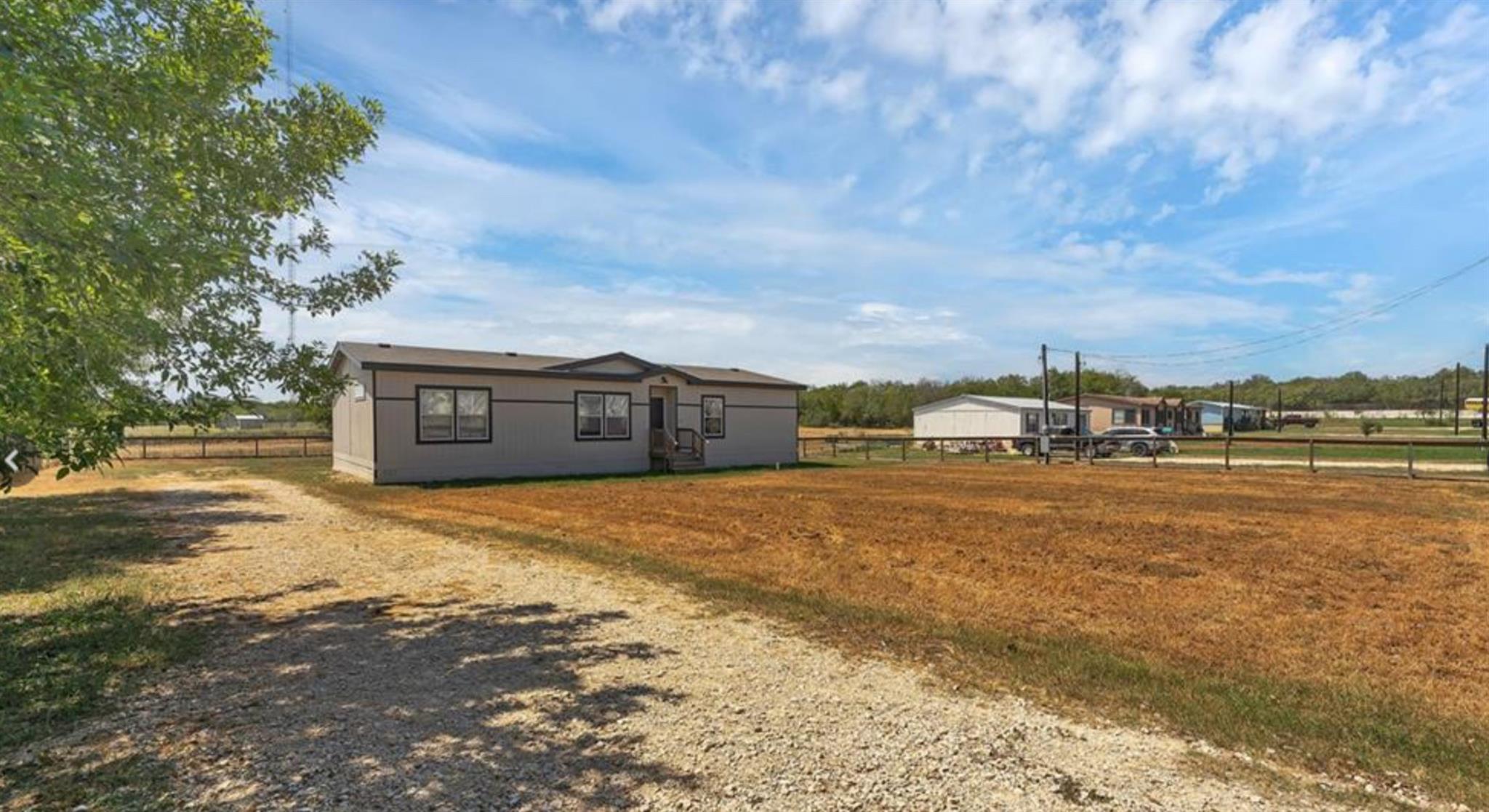 402 Free Timber Ln, Stockdale, TX 78160