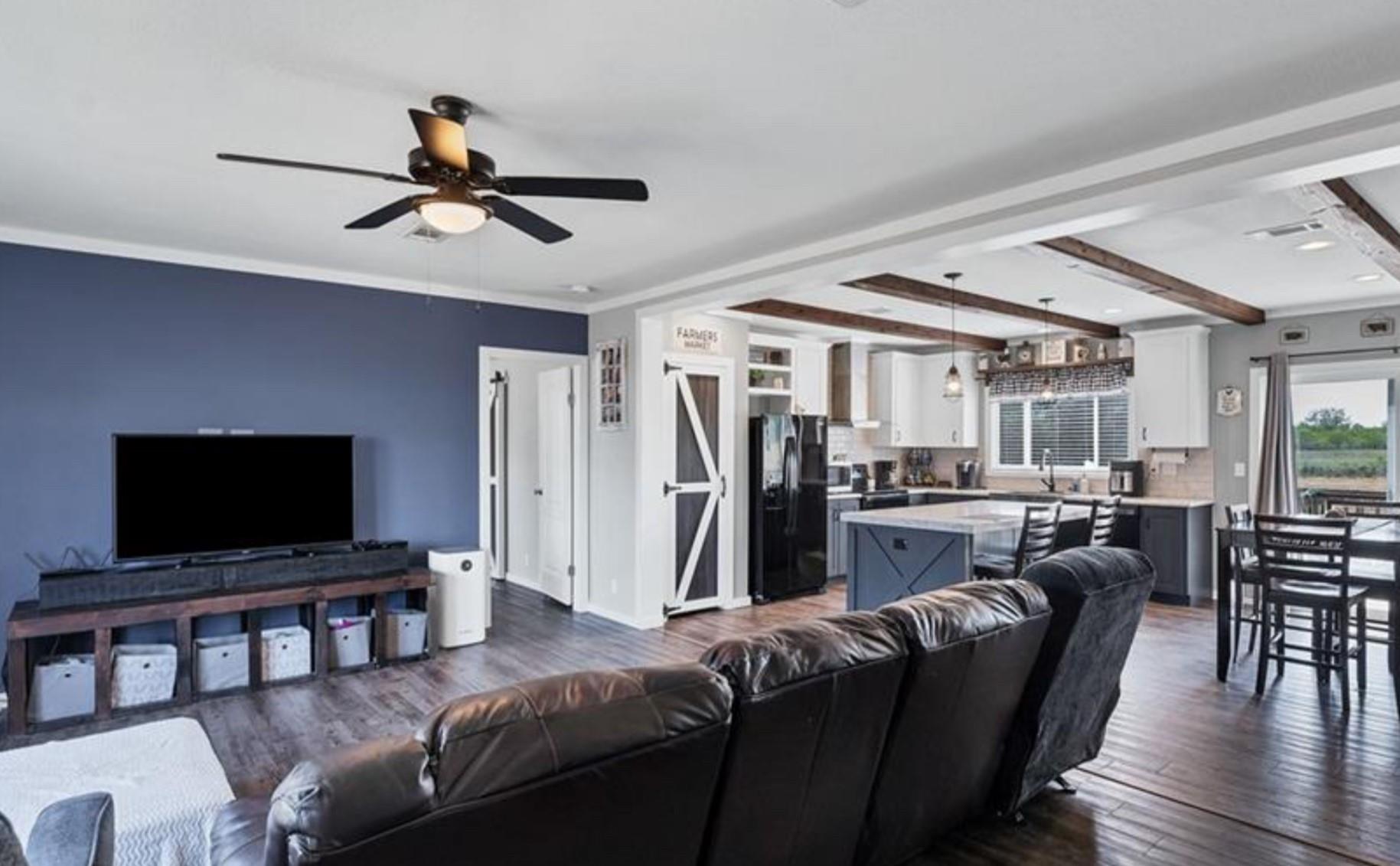 402 Free Timber Ln, Stockdale, TX 78160