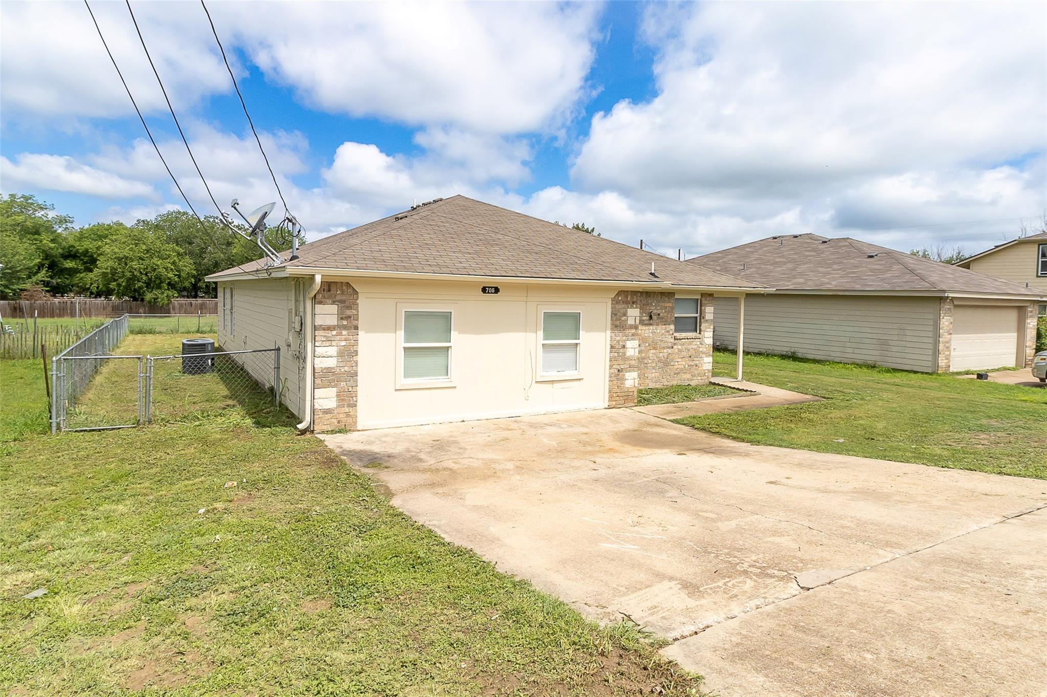 706 Brown St, Lampasas, TX 76550