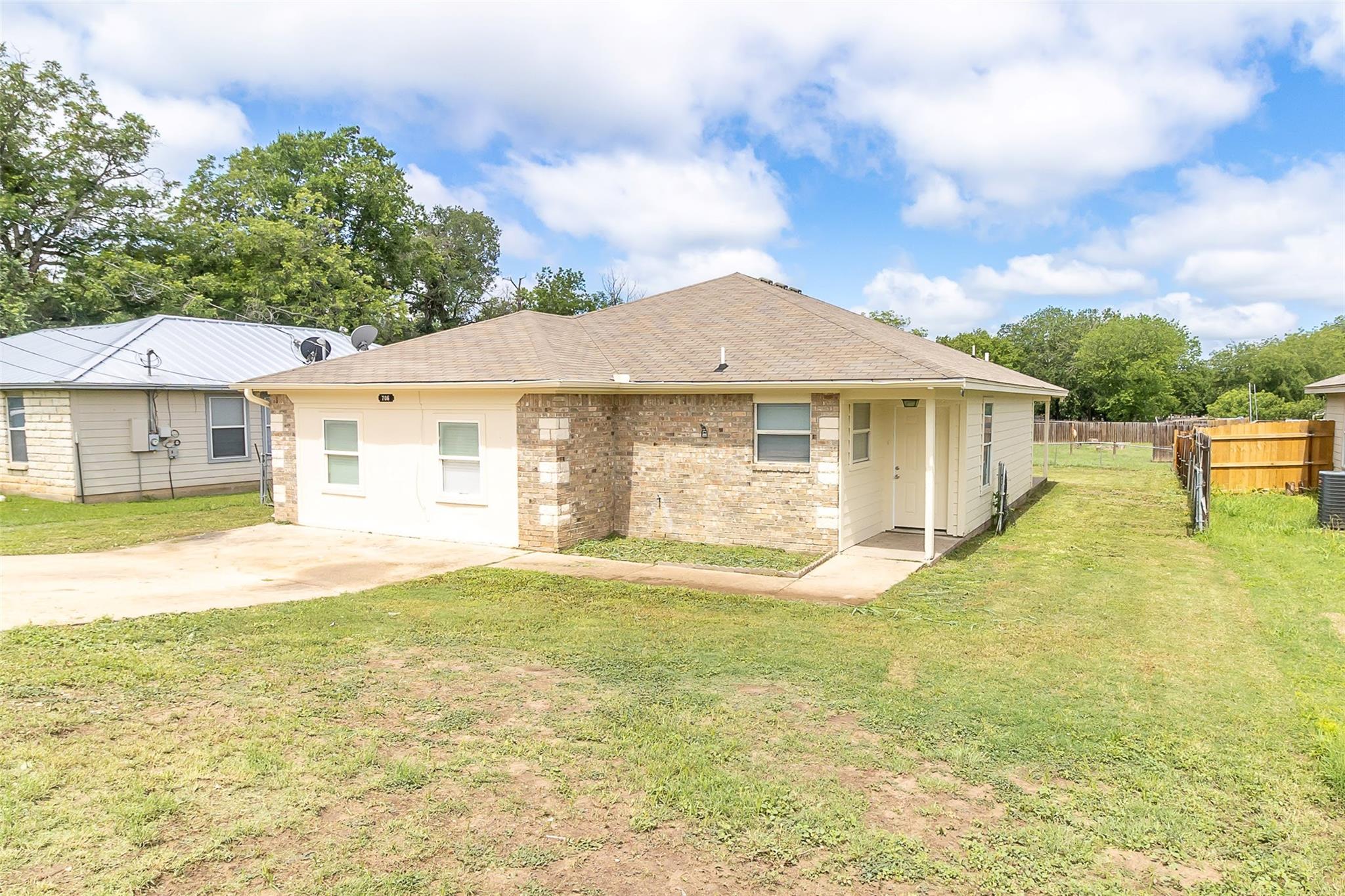 706 Brown St, Lampasas, TX 76550