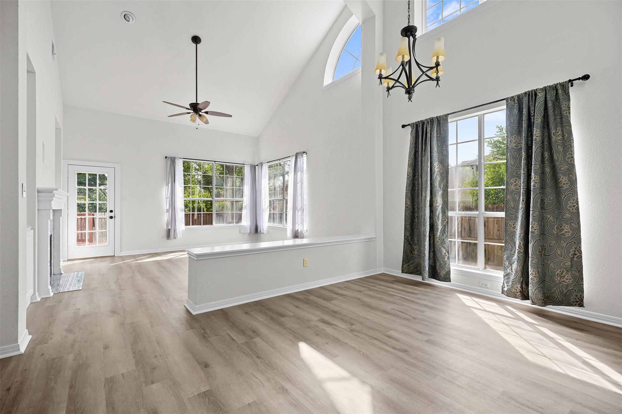 702 Ivy Ct, Round Rock, TX 78681