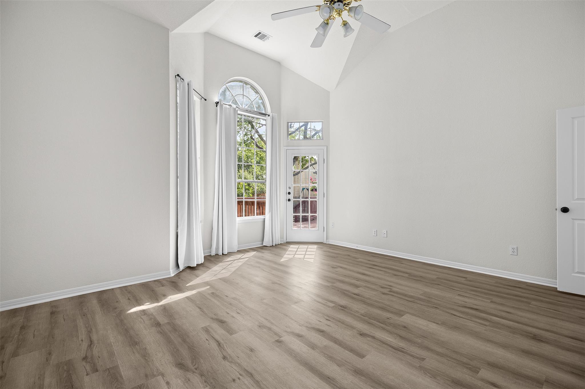702 Ivy Ct, Round Rock, TX 78681