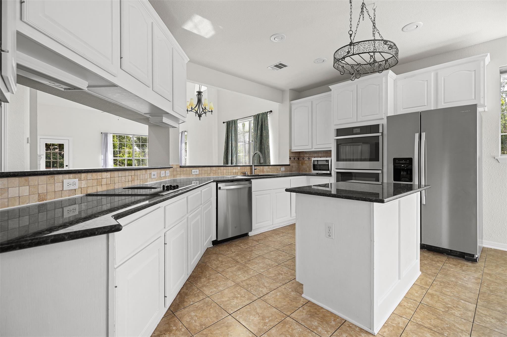 702 Ivy Ct, Round Rock, TX 78681