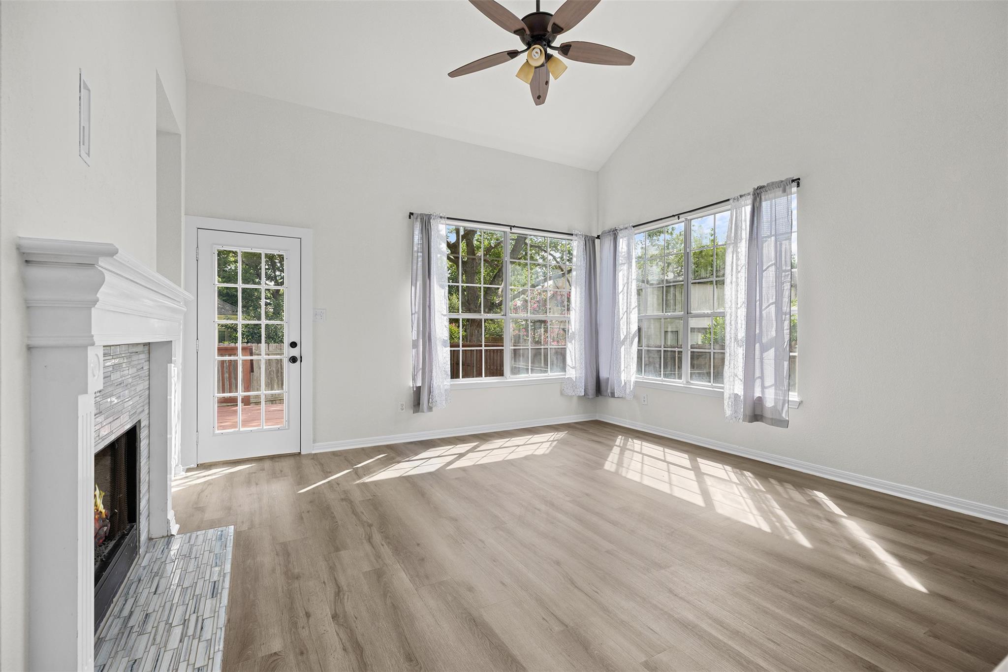 702 Ivy Ct, Round Rock, TX 78681