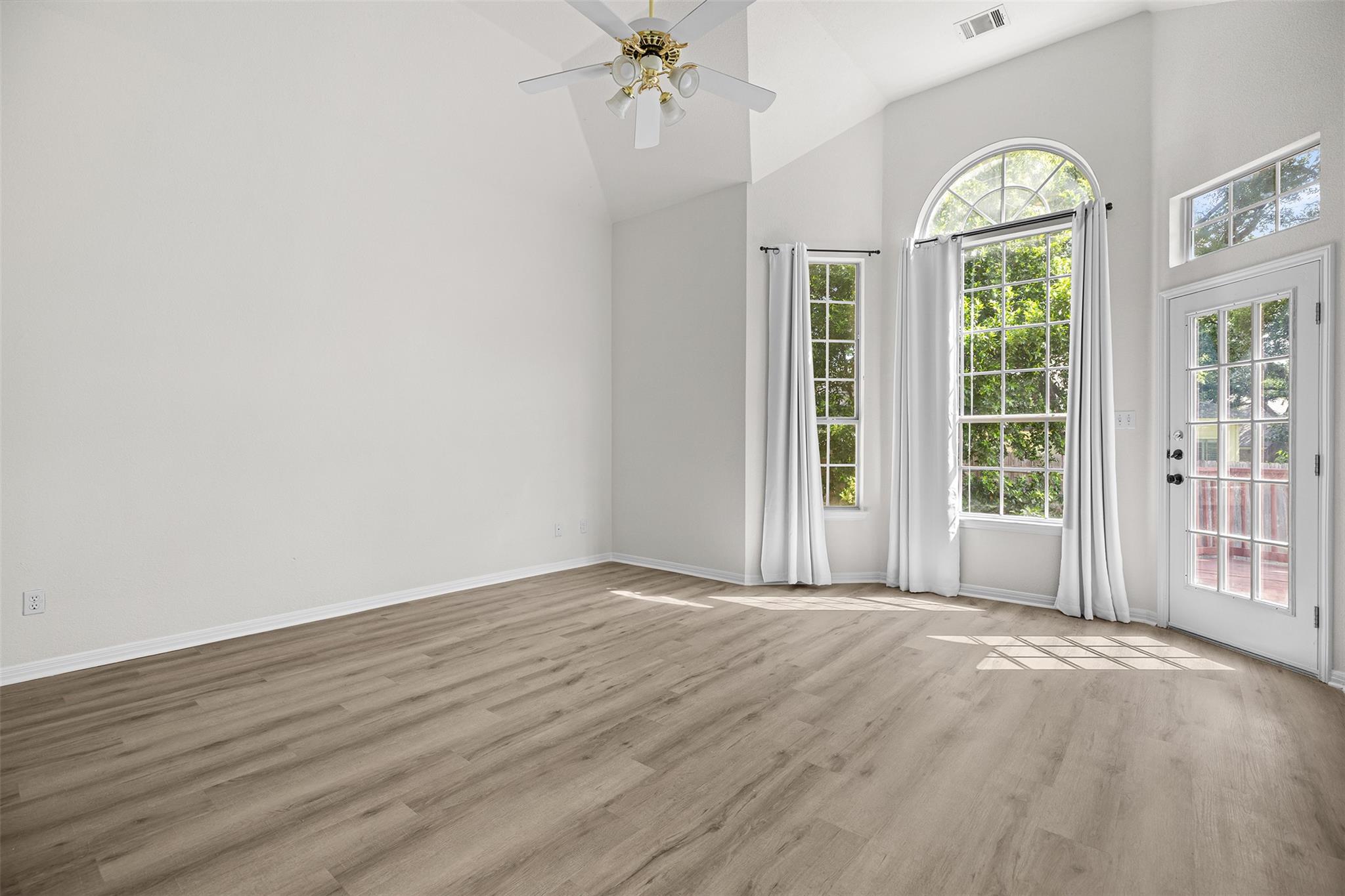 702 Ivy Ct, Round Rock, TX 78681