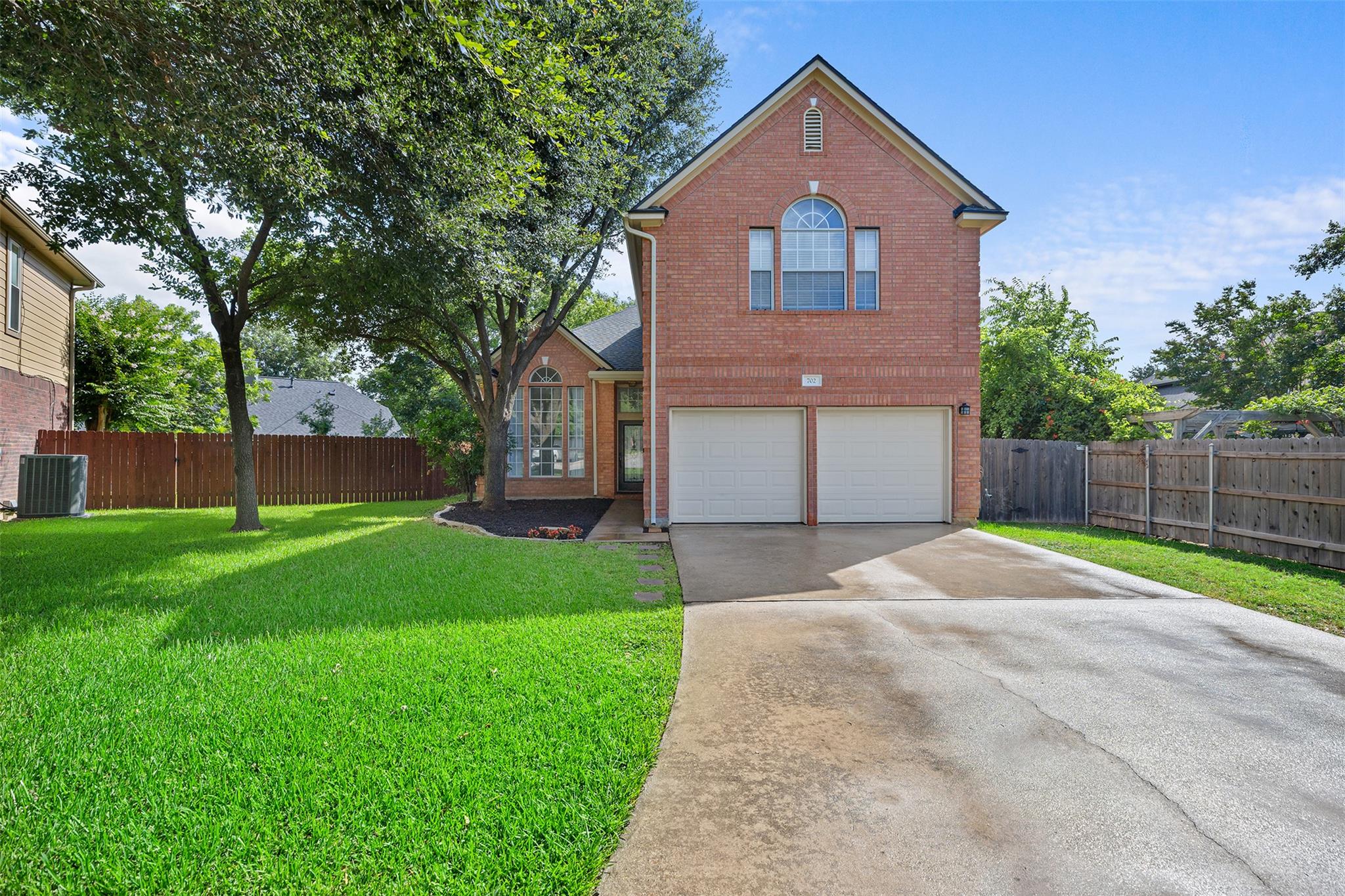 702 Ivy Ct, Round Rock, TX 78681