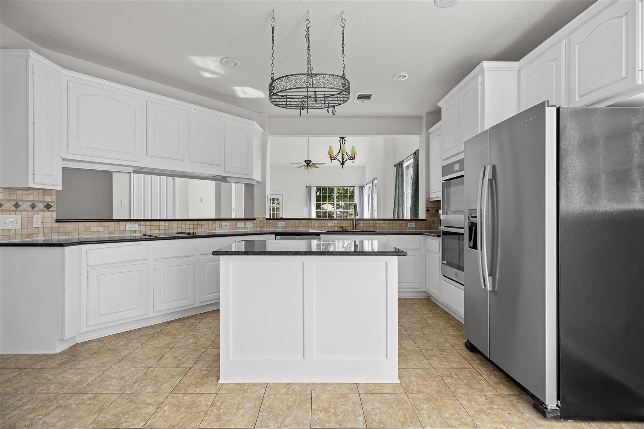 702 Ivy Ct, Round Rock, TX 78681