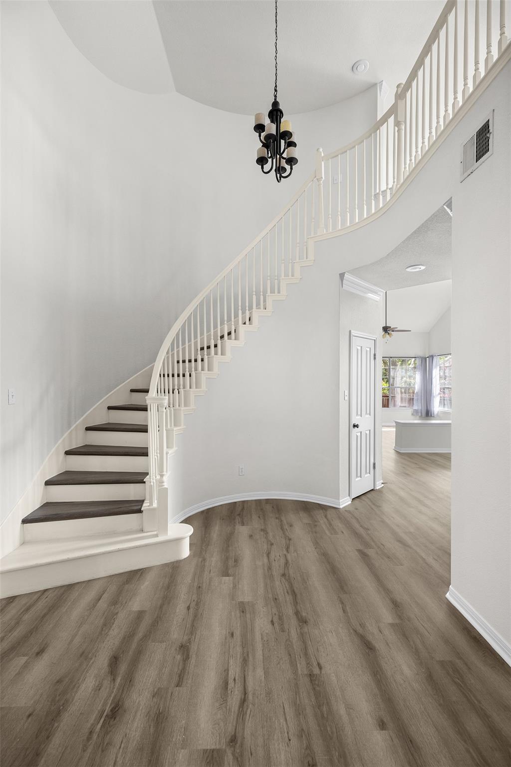 702 Ivy Ct, Round Rock, TX 78681