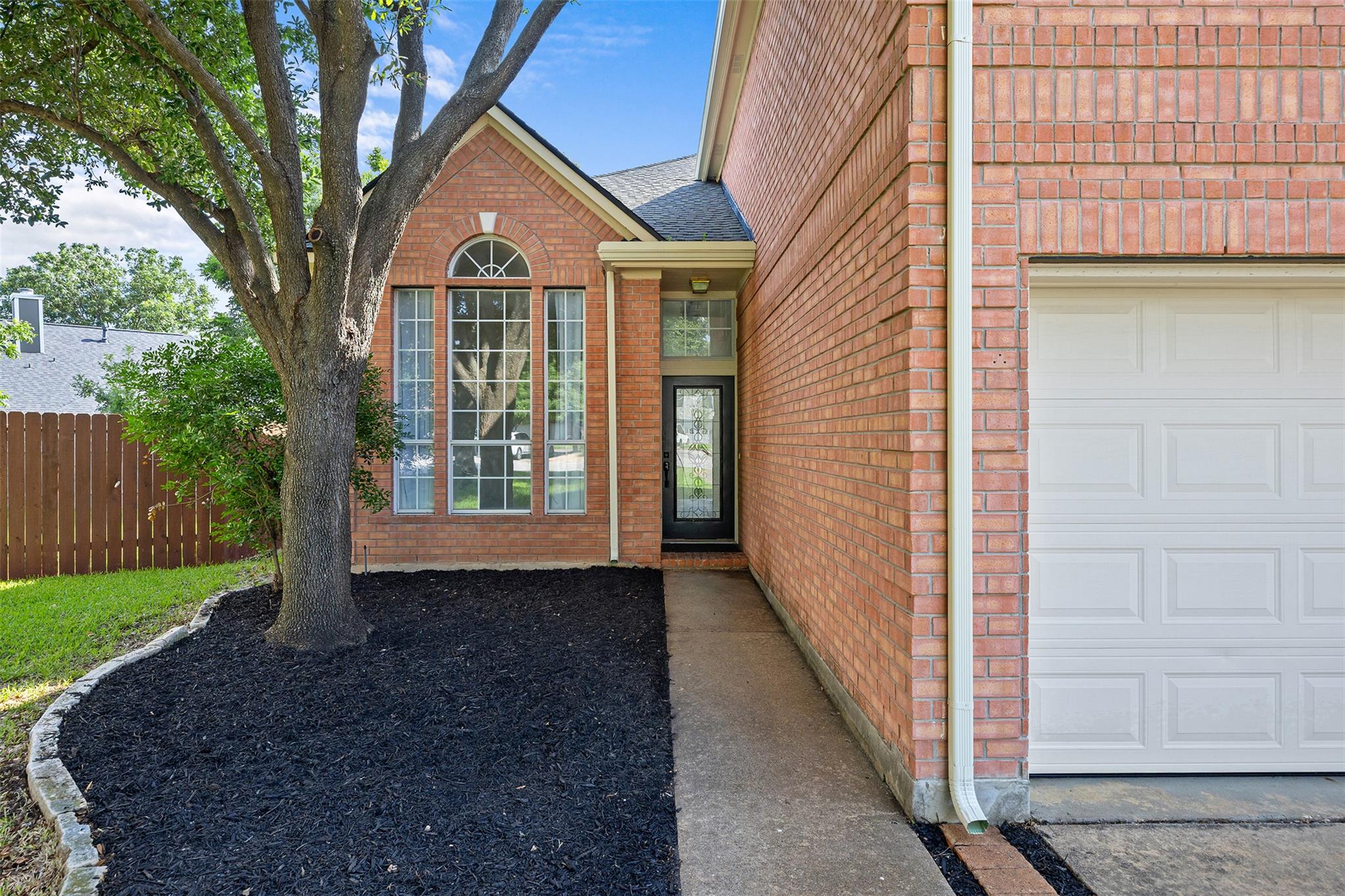 702 Ivy Ct, Round Rock, TX 78681