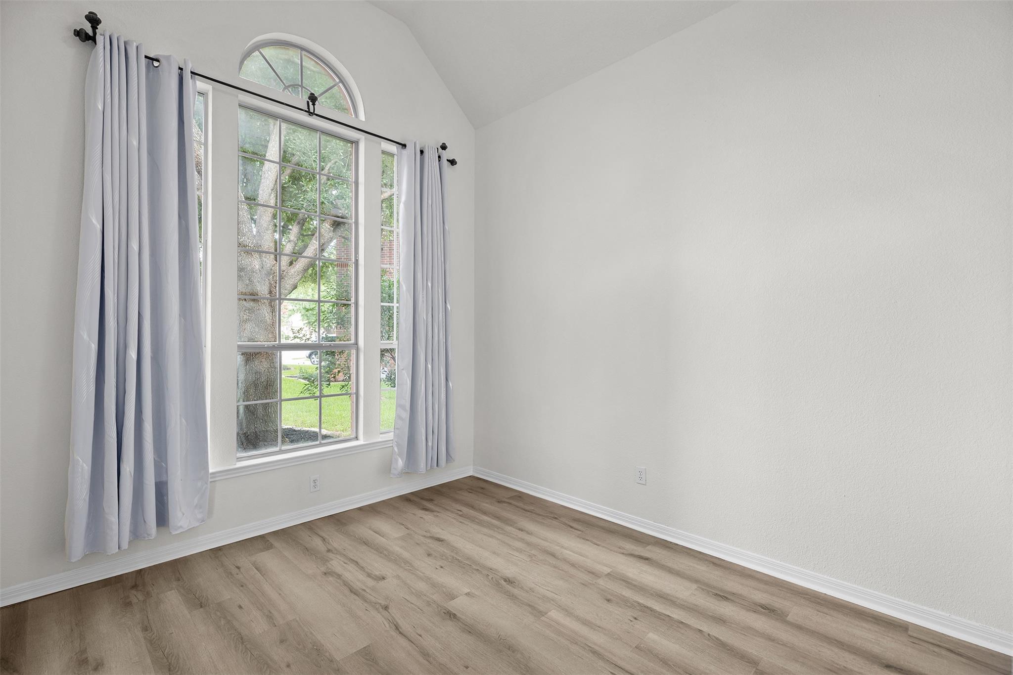 702 Ivy Ct, Round Rock, TX 78681