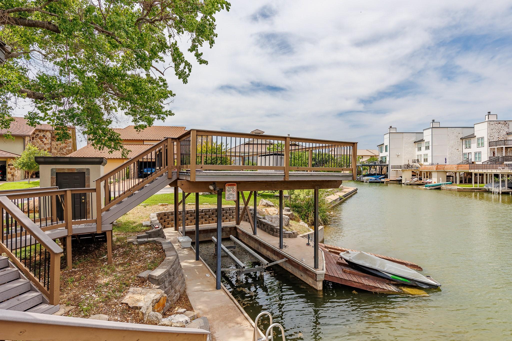 521 Lucy Ln, Horseshoe Bay, TX 78657