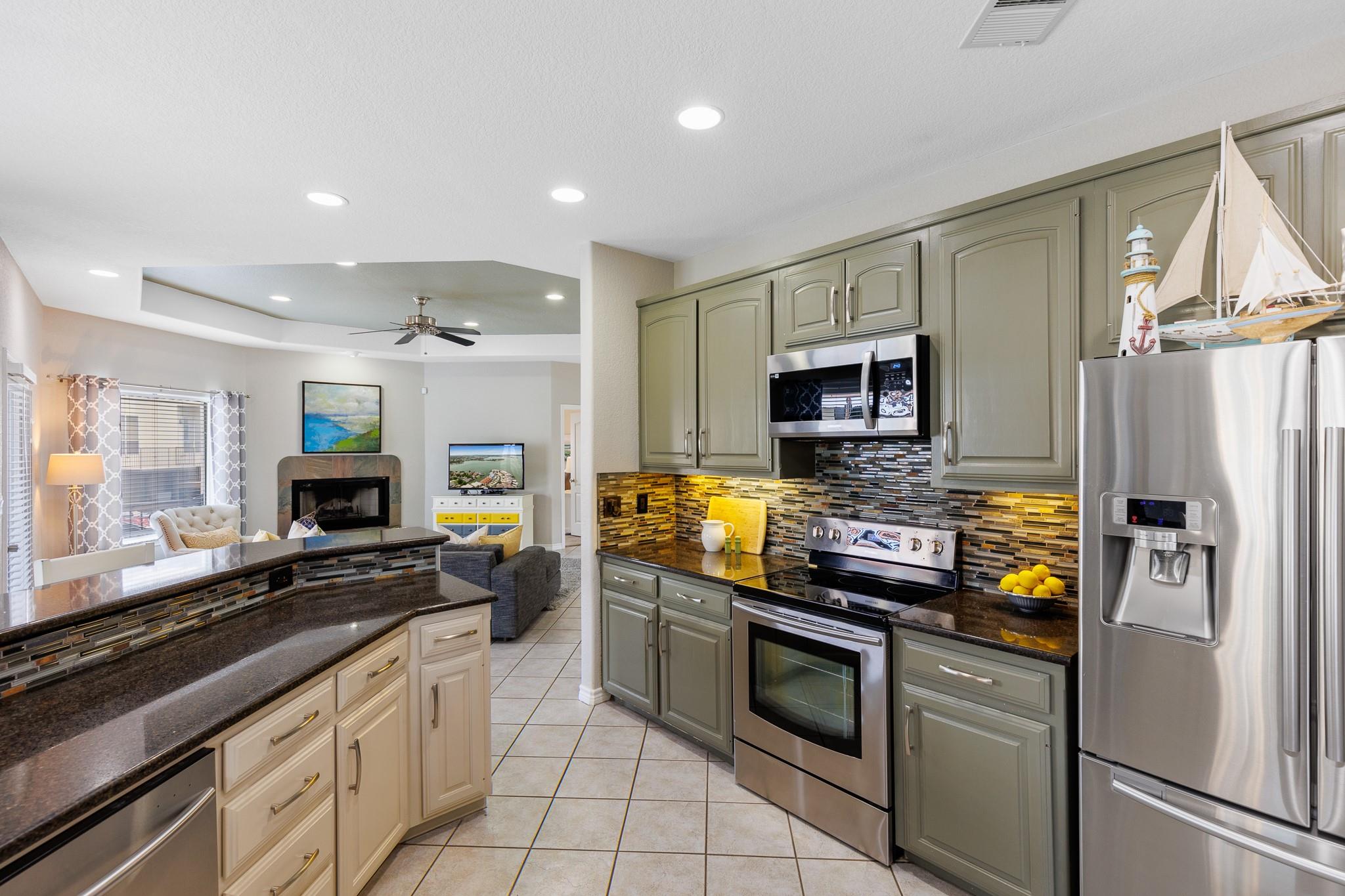 521 Lucy Ln, Horseshoe Bay, TX 78657