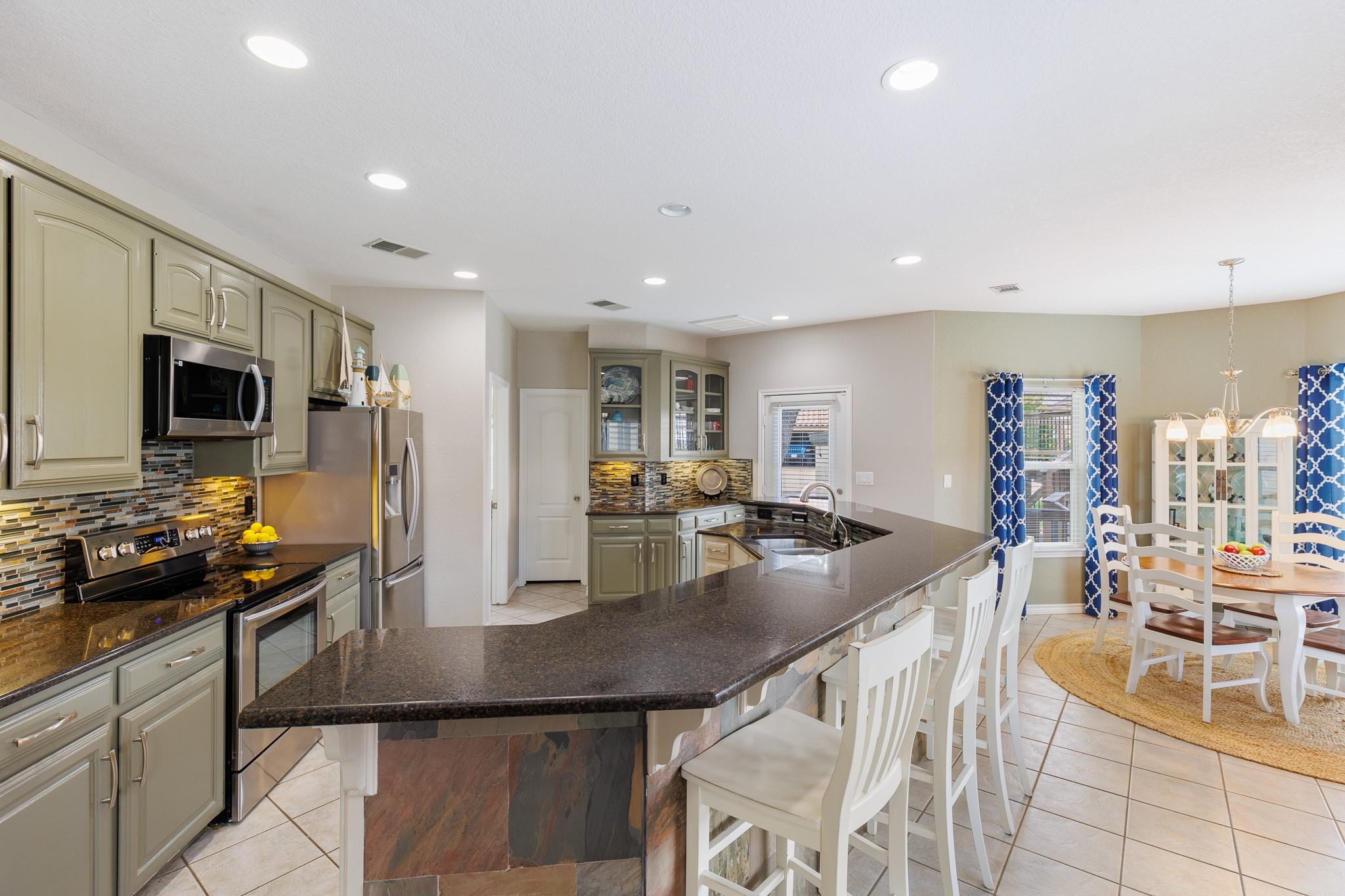 521 Lucy Ln, Horseshoe Bay, TX 78657