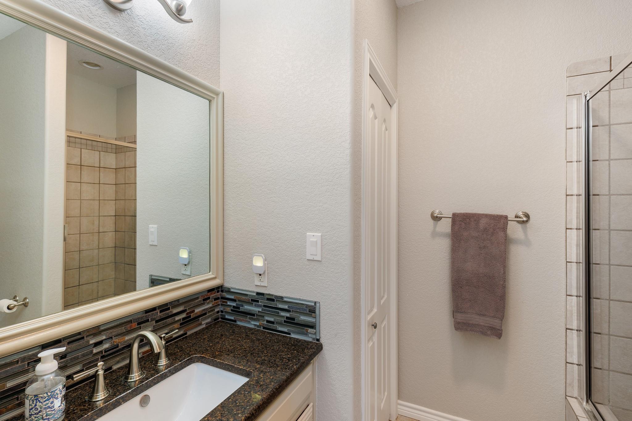 521 Lucy Ln, Horseshoe Bay, TX 78657