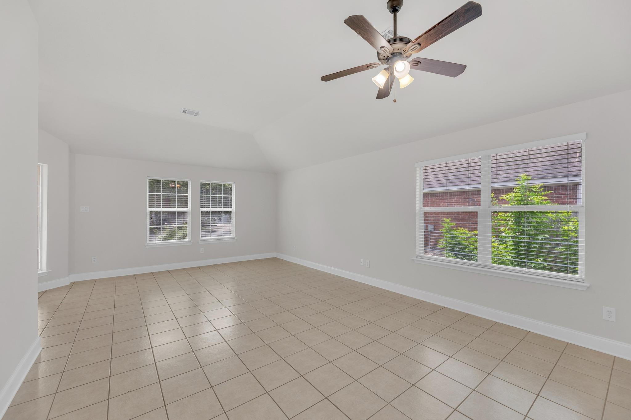 109 Inman Dr, Hutto, TX 78634