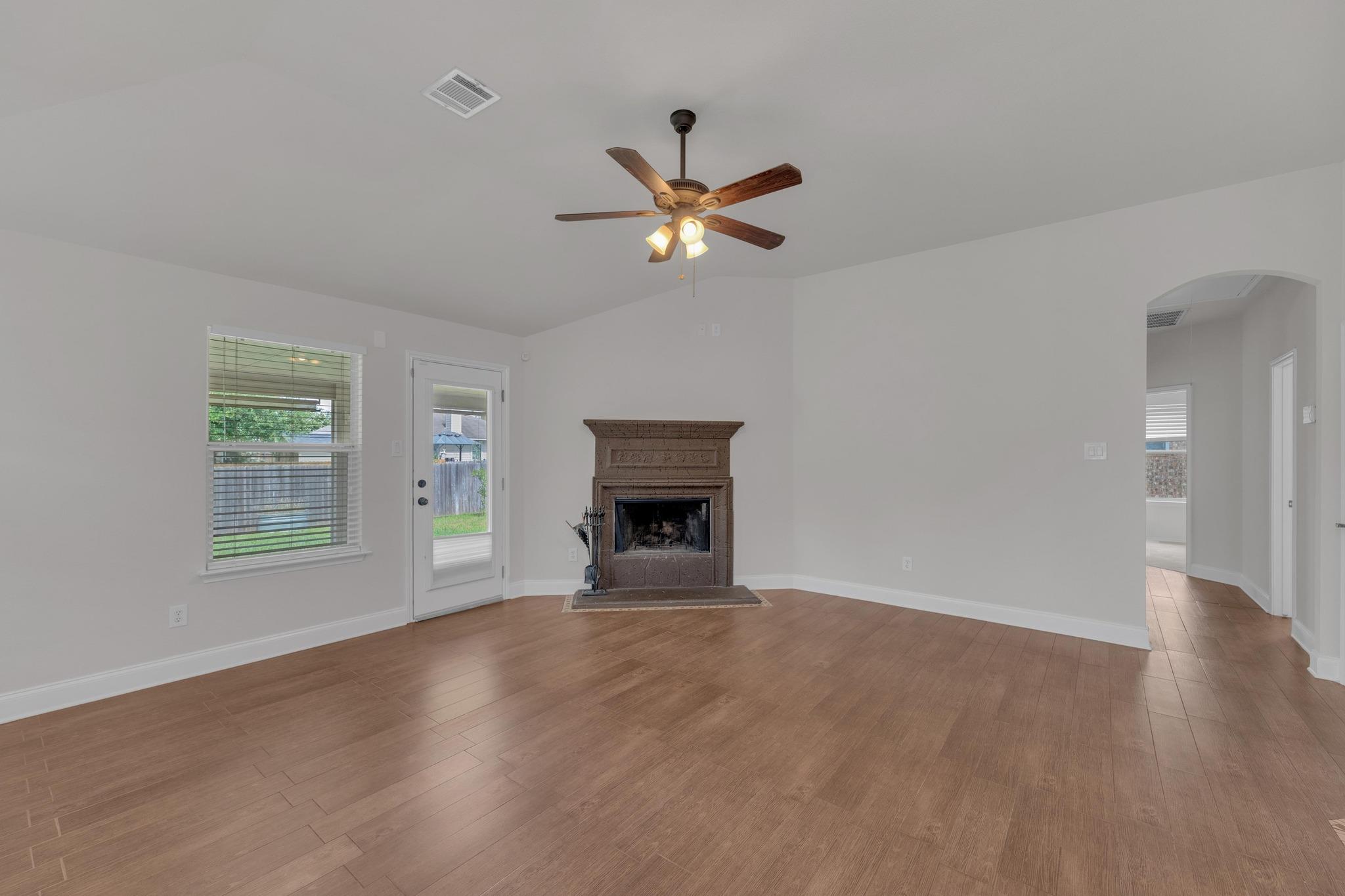 109 Inman Dr, Hutto, TX 78634