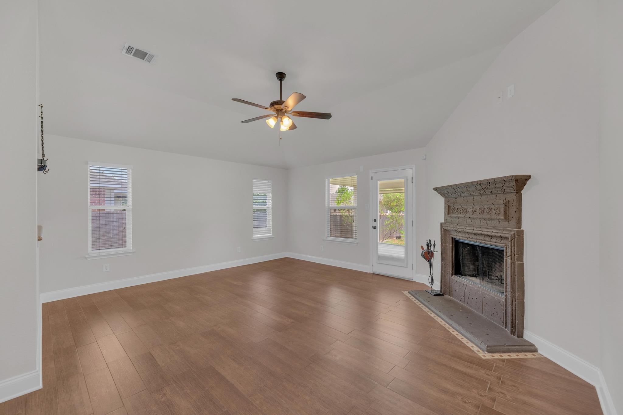 109 Inman Dr, Hutto, TX 78634