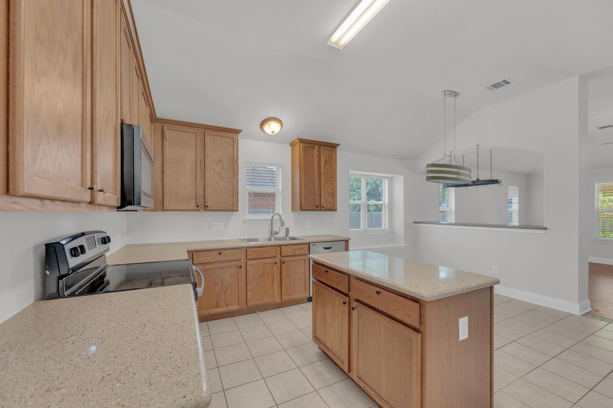 109 Inman Dr, Hutto, TX 78634