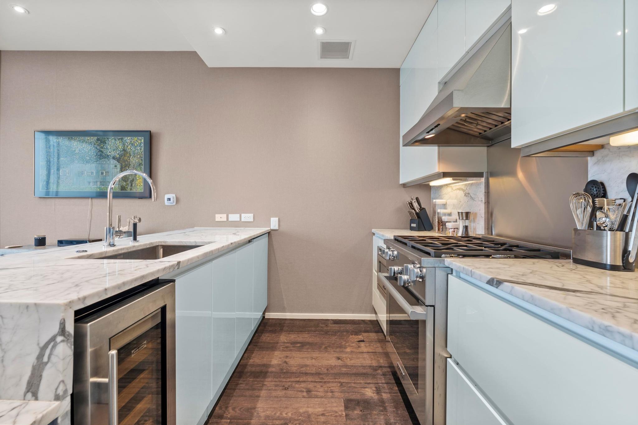 200 Congress Ave # 33BB, Austin, TX 78701