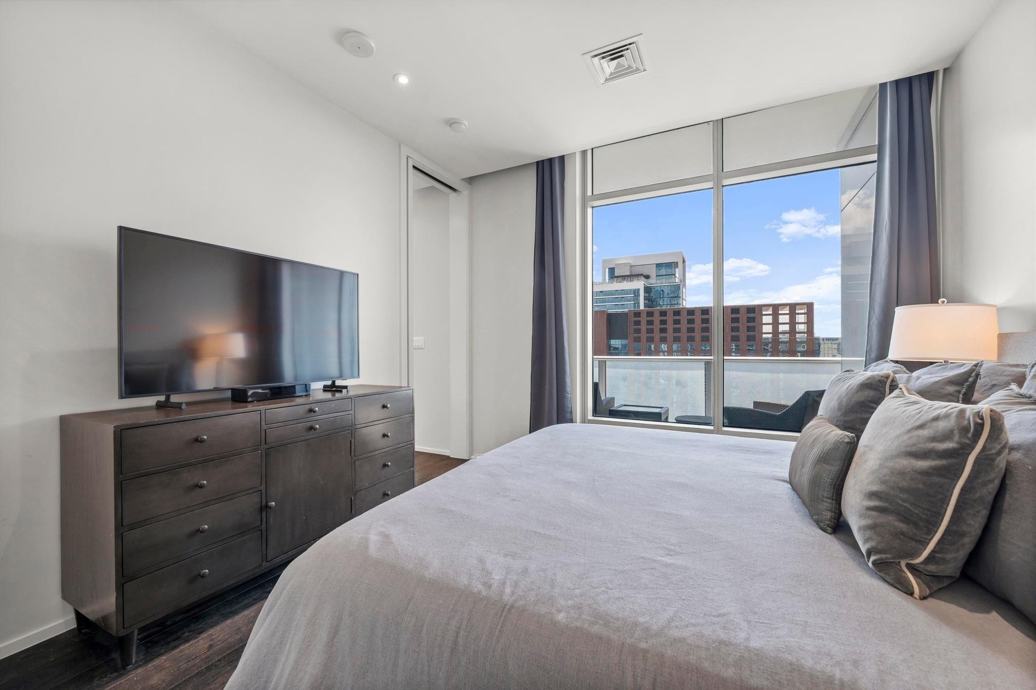 200 Congress Ave # 33BB, Austin, TX 78701