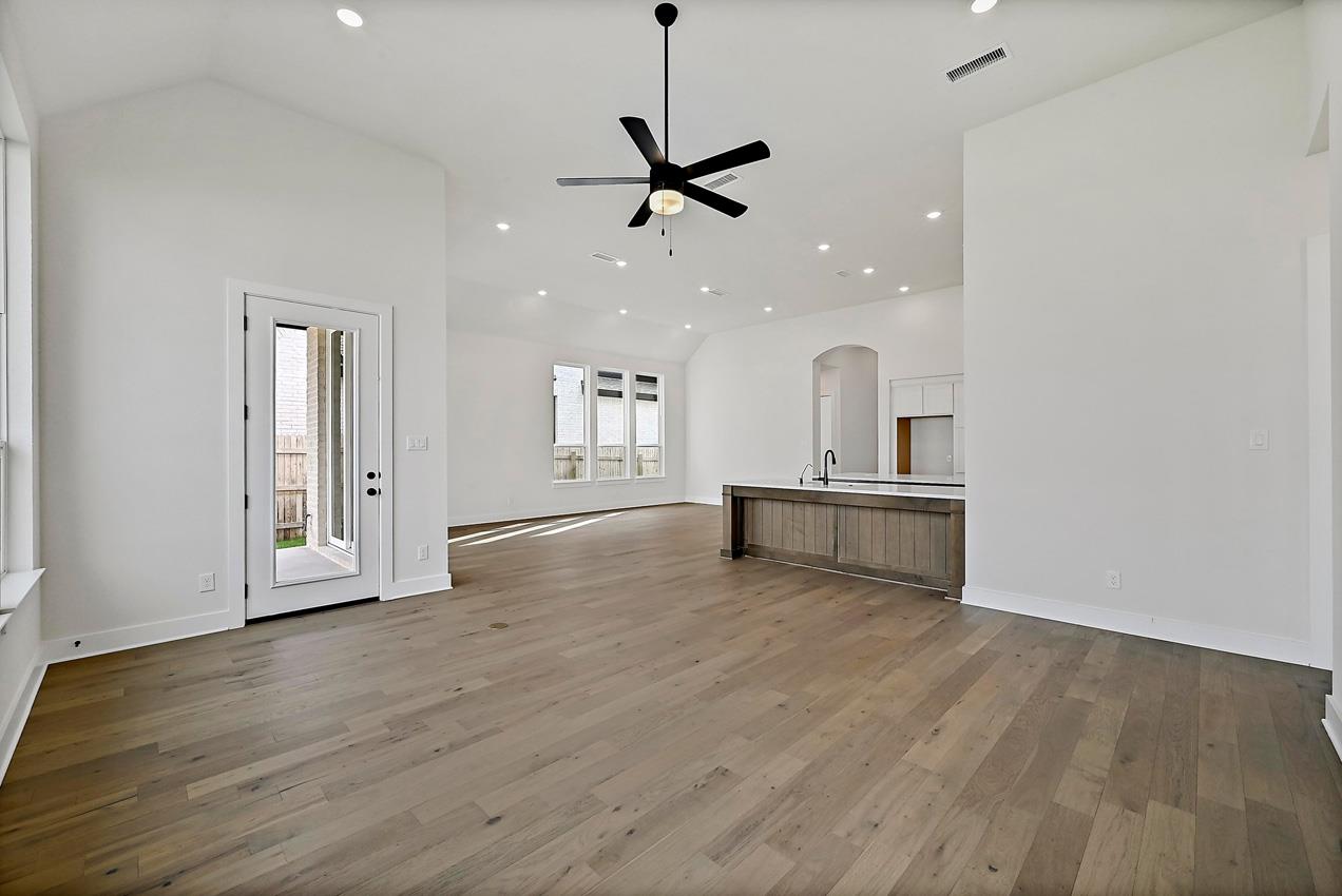 101 Ribera Dr, Liberty Hill, TX 78642