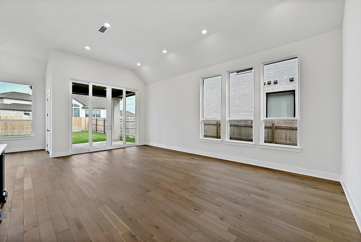 101 Ribera Dr, Liberty Hill, TX 78642