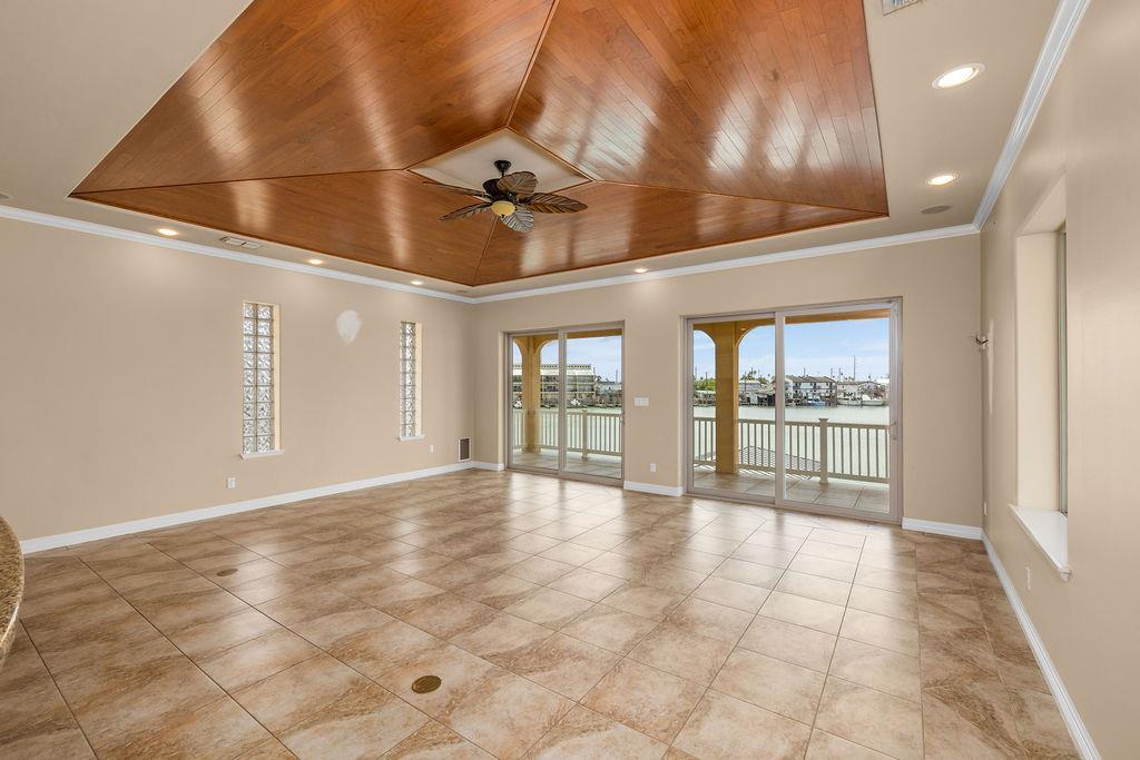 629 N Yturria St, Port Isabel, TX 78578